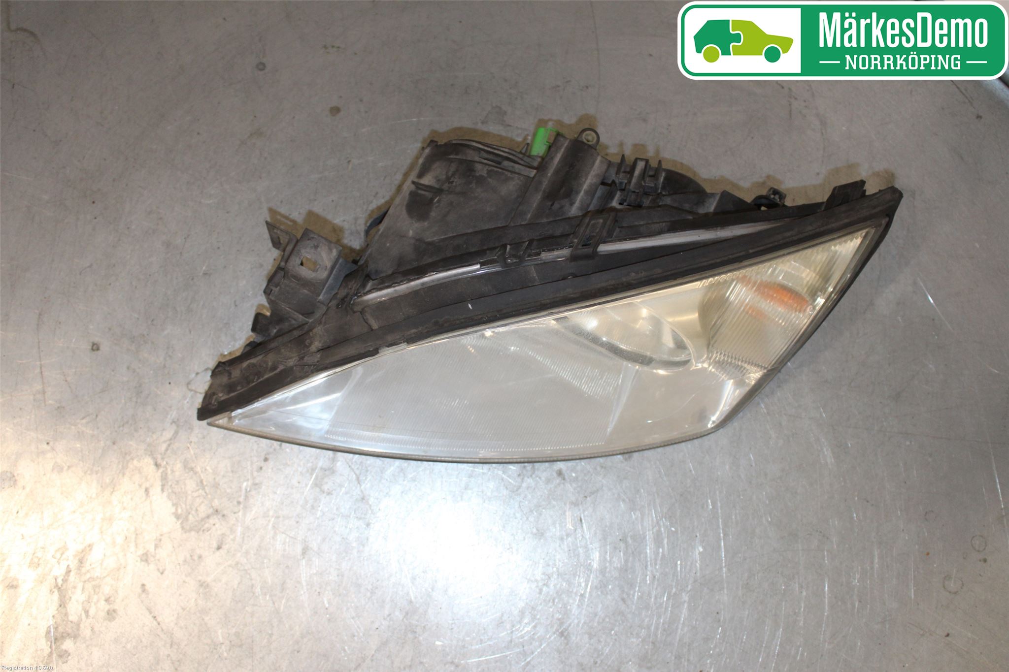 Ford MONDEO     01-06 Frontlykt Venstre