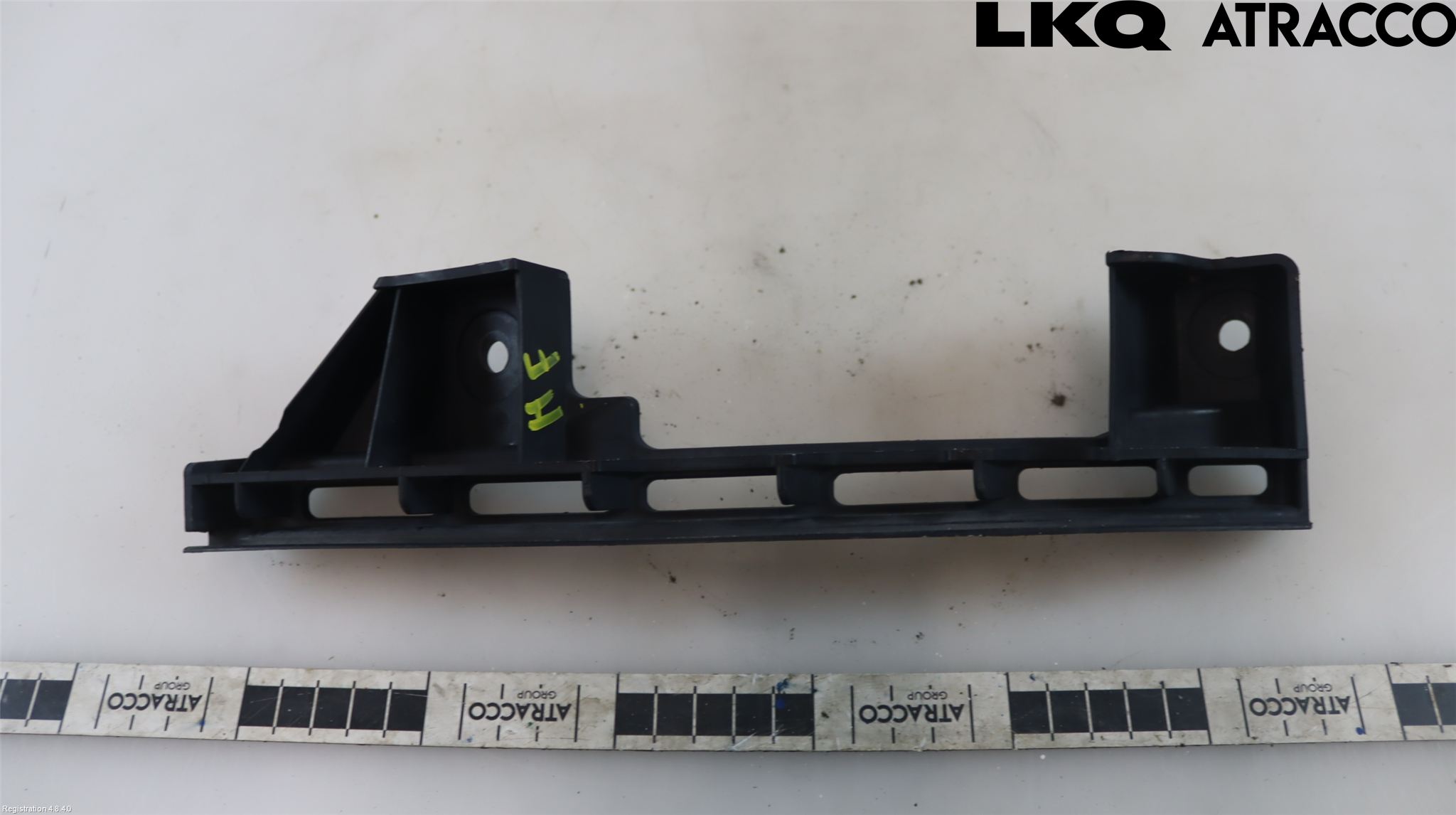 Volkswagen VW CADDY      04-10 Støtfangerfeste Foran Høyre