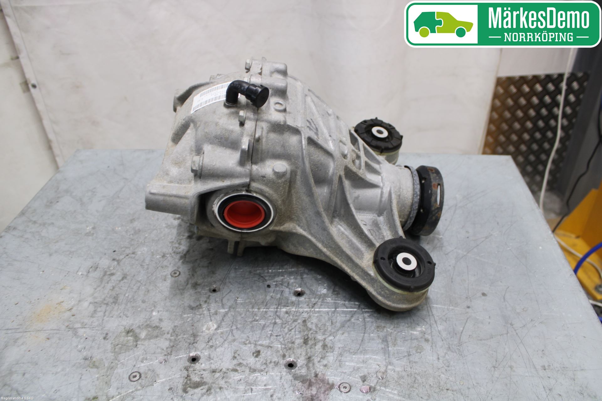 Jaguar XE (X760) 15-24 Bakaksel Kardang Bak -Diff