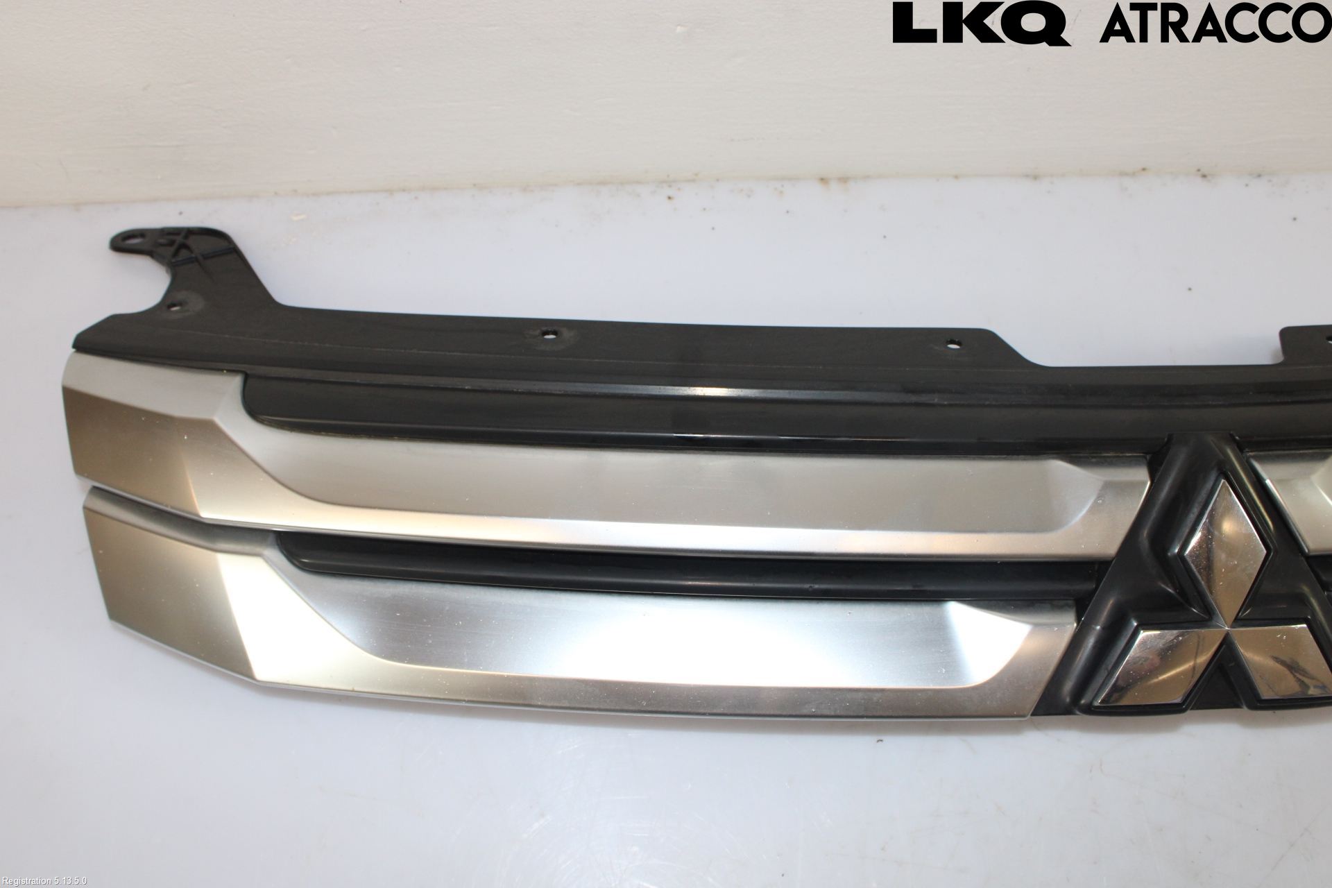 Mitsubishi OUTLANDER 13-21 Grill Komplett