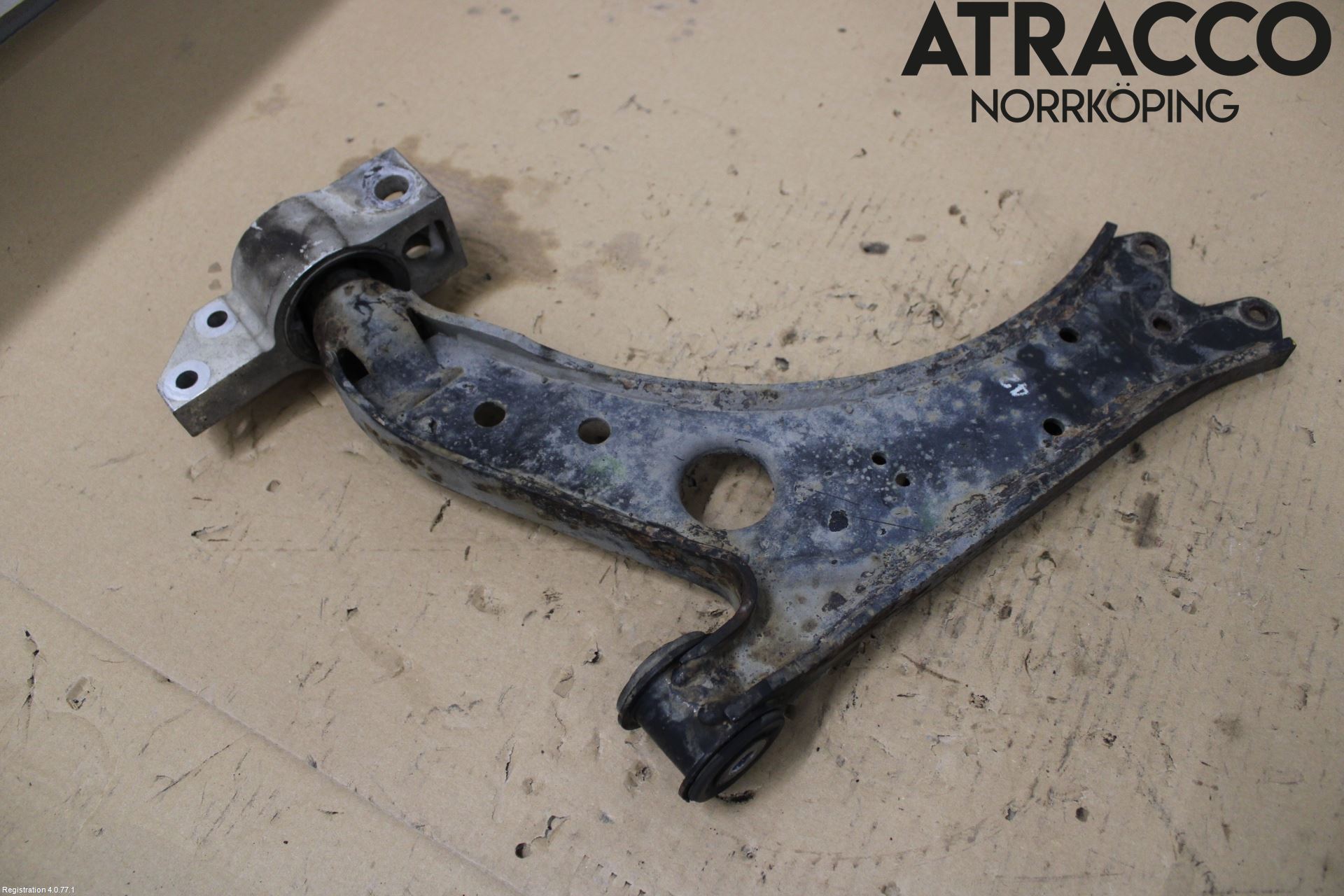 Volkswagen VW CADDY      04-10 Bærearm Foran Venstre Nedre