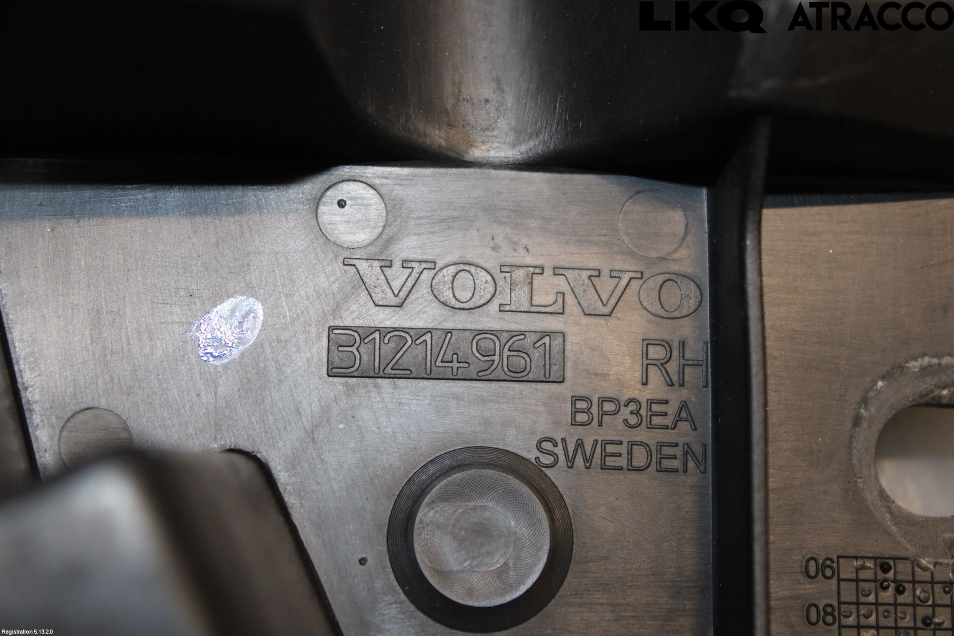 Volvo XC70 08-13 Støtfangerfeste Foran Høyre