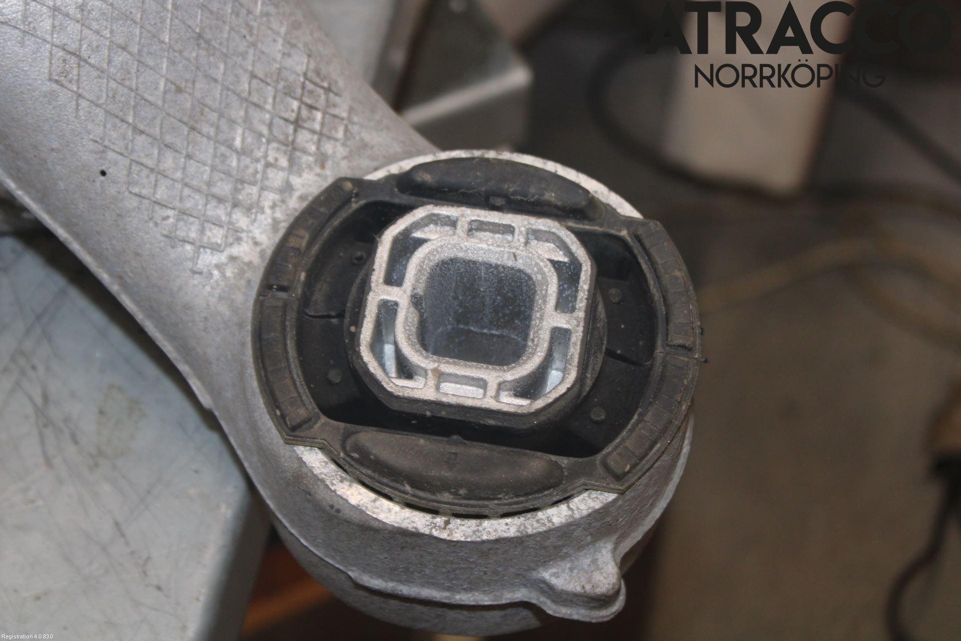 BMW 5 F10/F11/F18 09-17 Bakaksel Feste Travers-Ramme