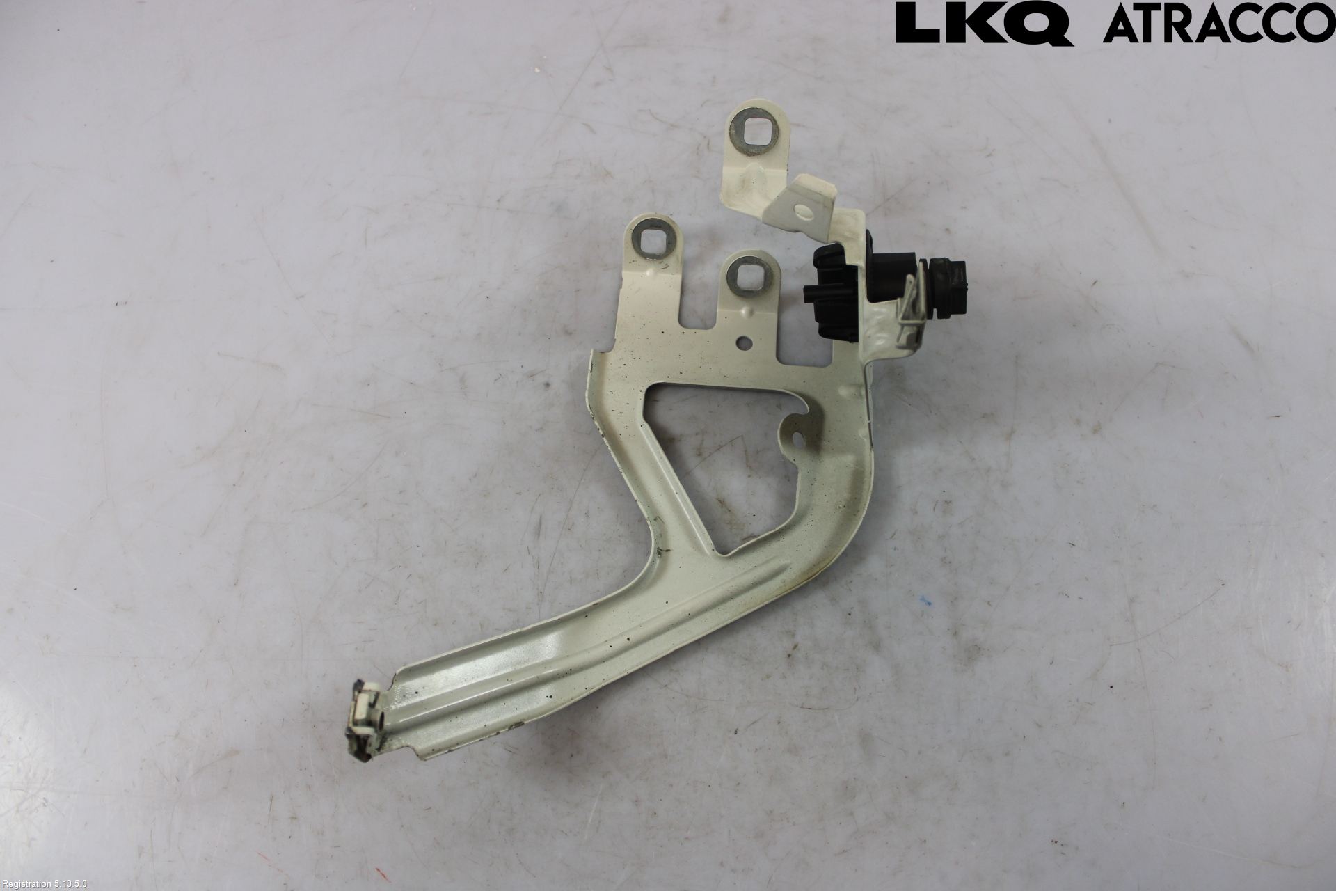 BMW 5 F10/F11/F18 09-17 Frontskjermfeste Venstre