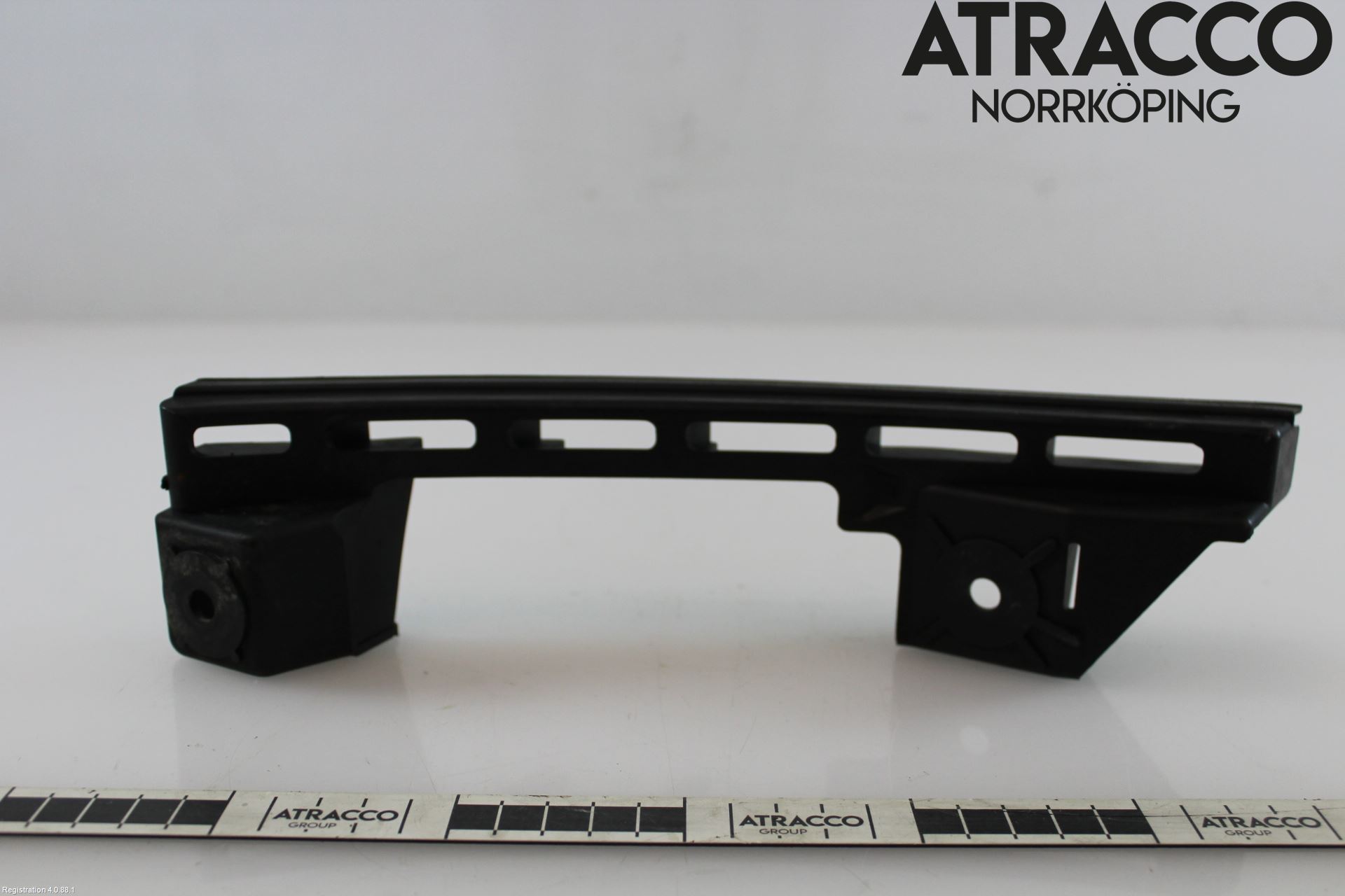 Volkswagen VW CADDY      04-10 Støtfangerfeste Foran Venstre