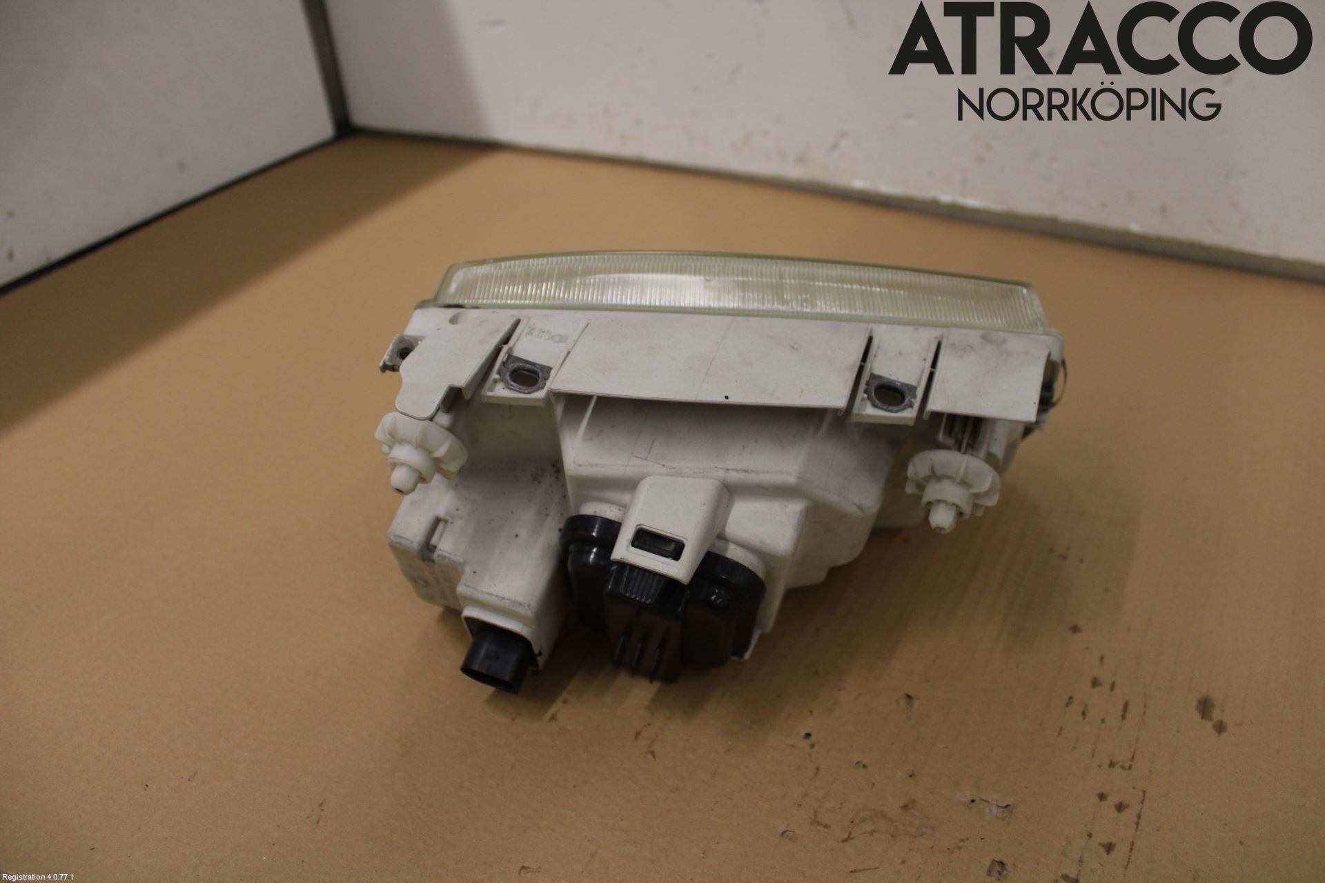 Volkswagen VW POLO 95-01 Frontlykt Venstre