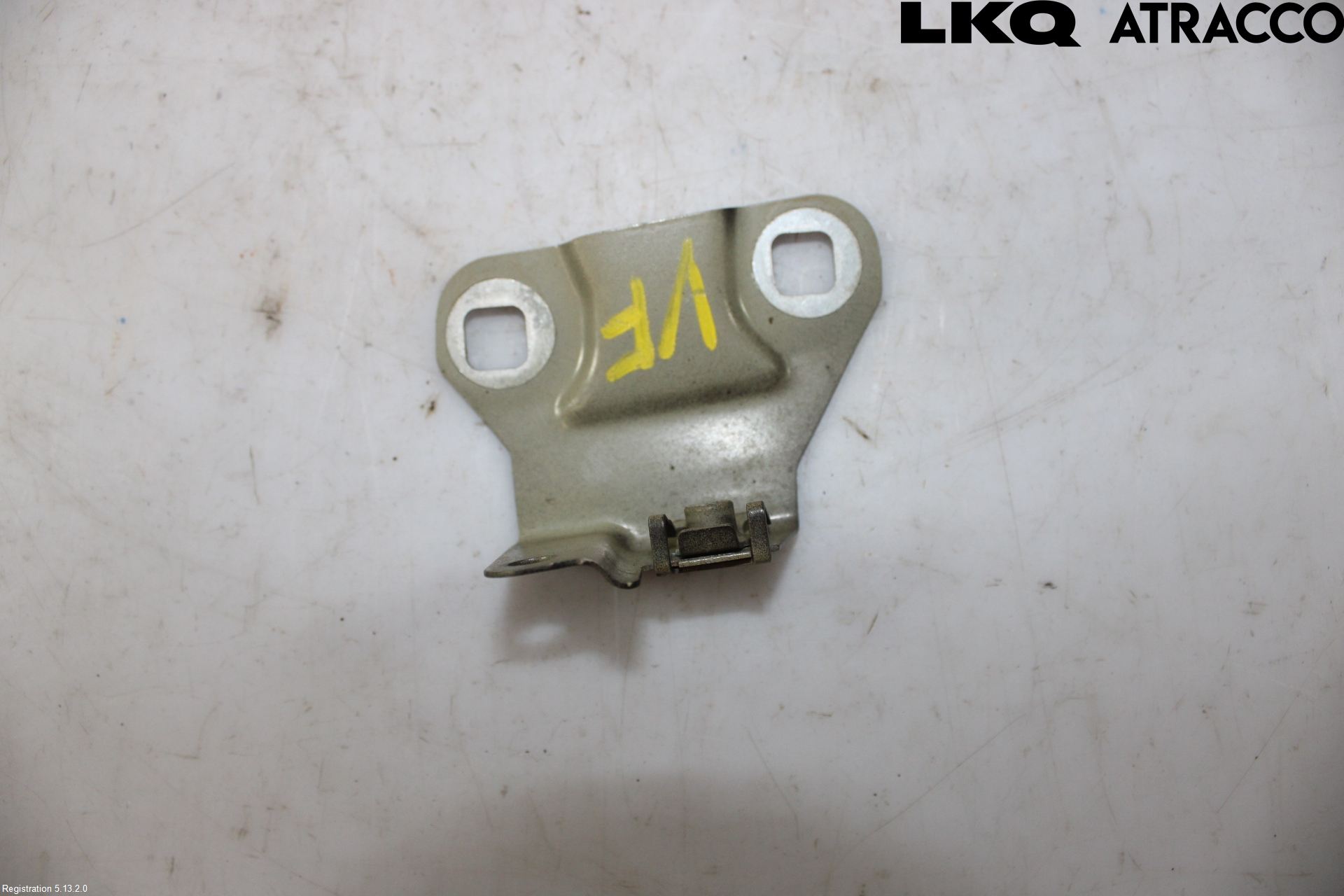 BMW 5 F10/F11/F18 09-17 Frontskjermfeste Venstre