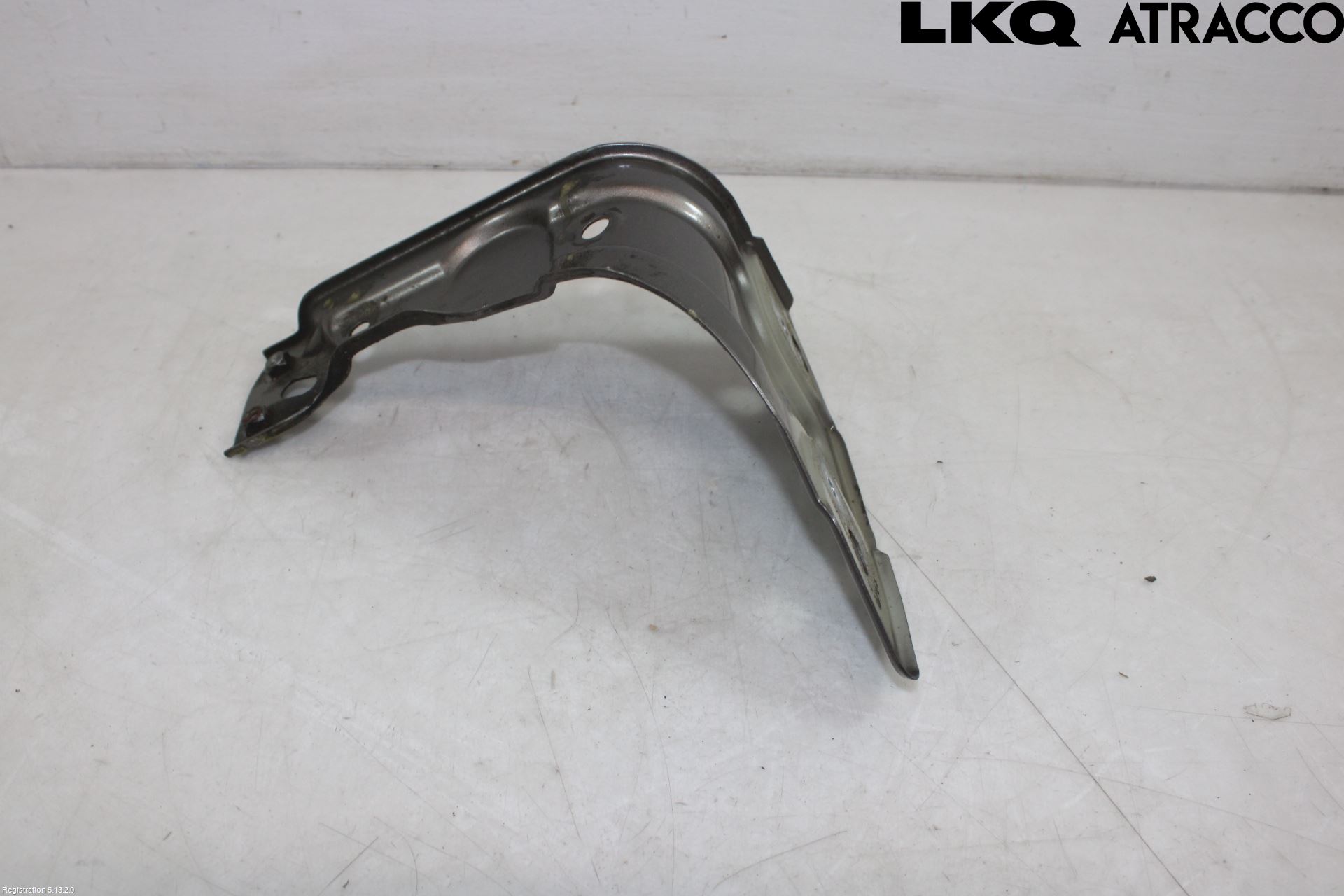 Volkswagen VW PASSAT 11-14 Frontskjermfeste Venstre