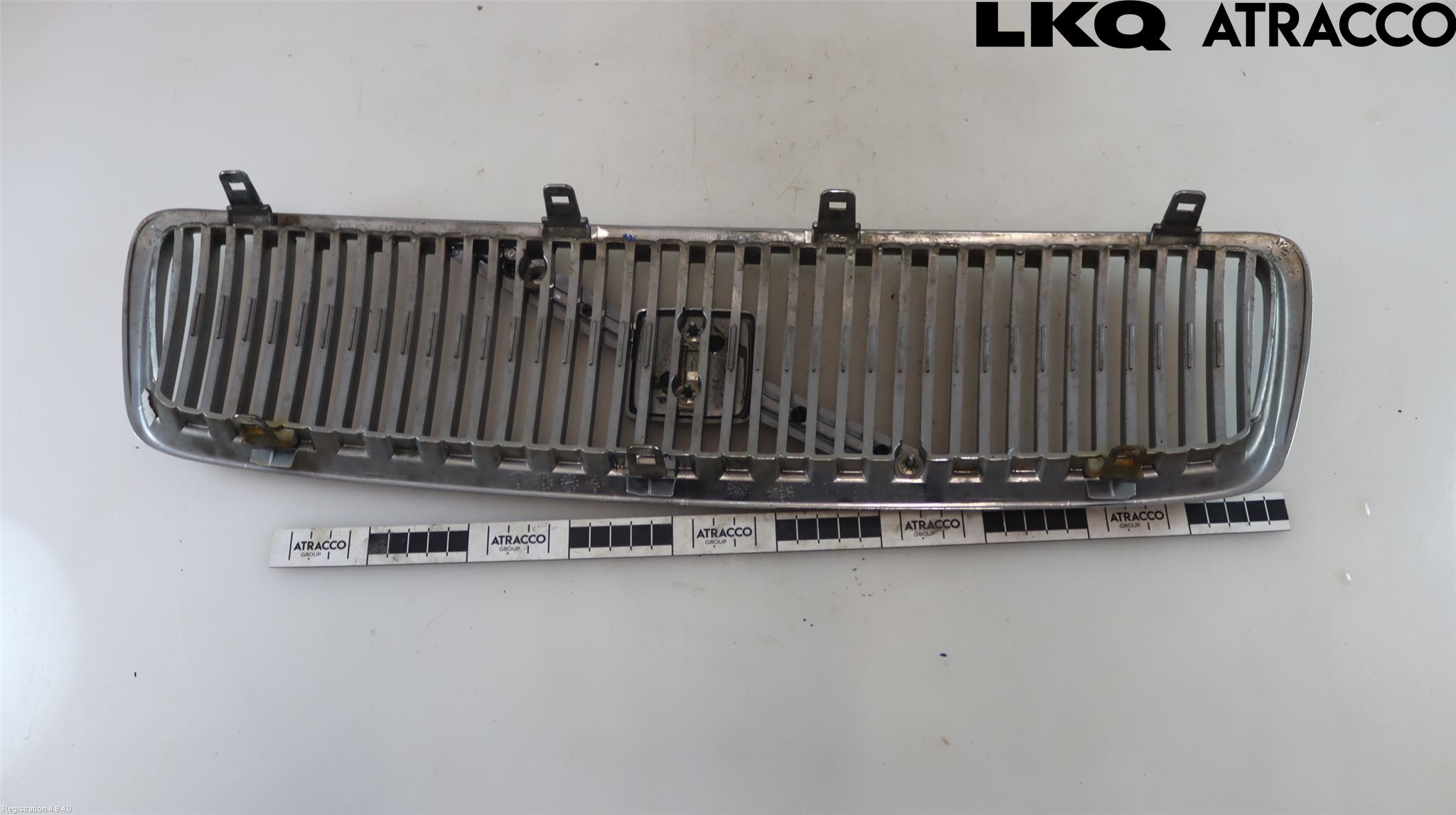 Volvo V70 00-04 Grill Komplett