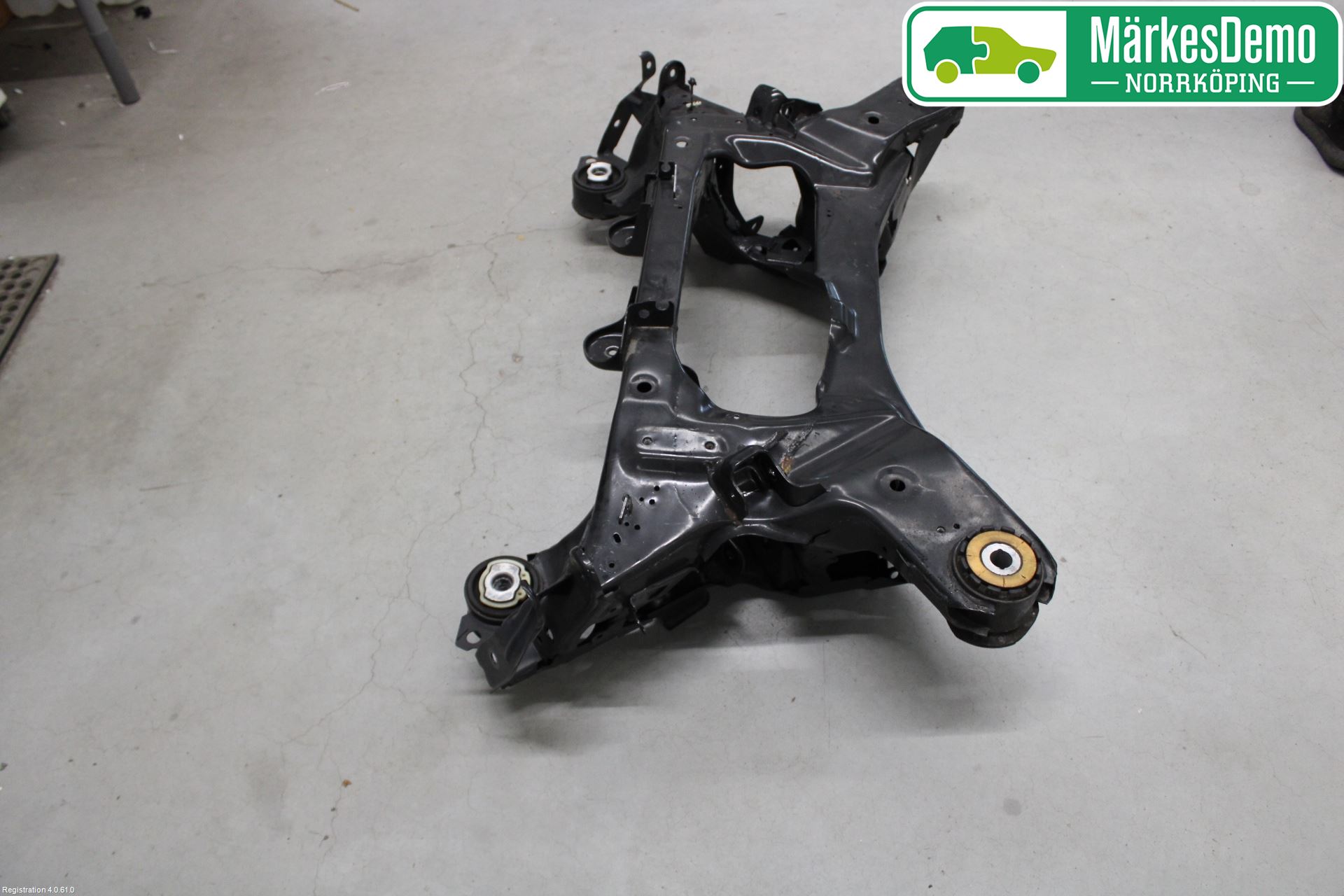 Jaguar F-TYPE Bakaksel Feste Travers-Ramme