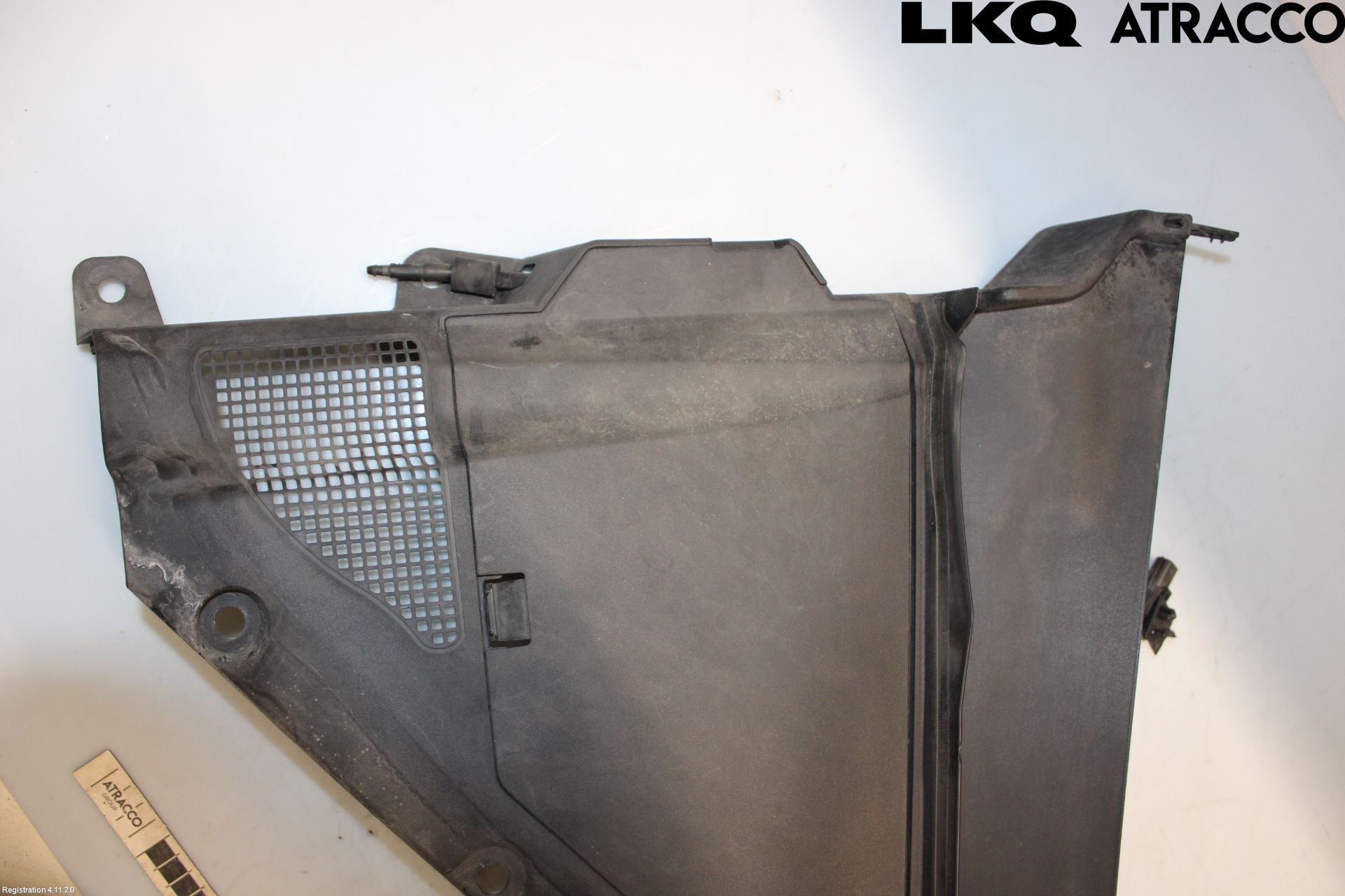 Jaguar XE (X760) 15-24 Visker Deksel-Grill-Under Frr