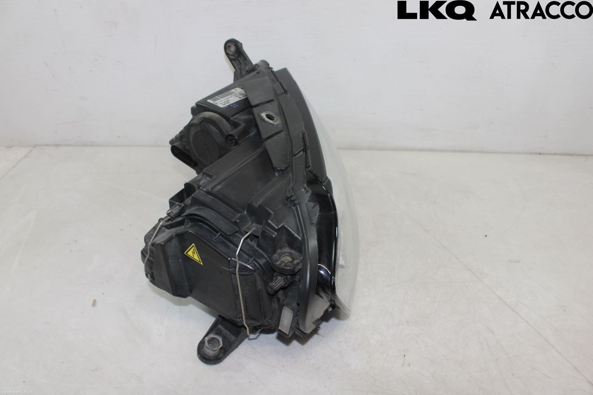 Volkswagen VW PASSAT 11-14 Frontlykt Høyre