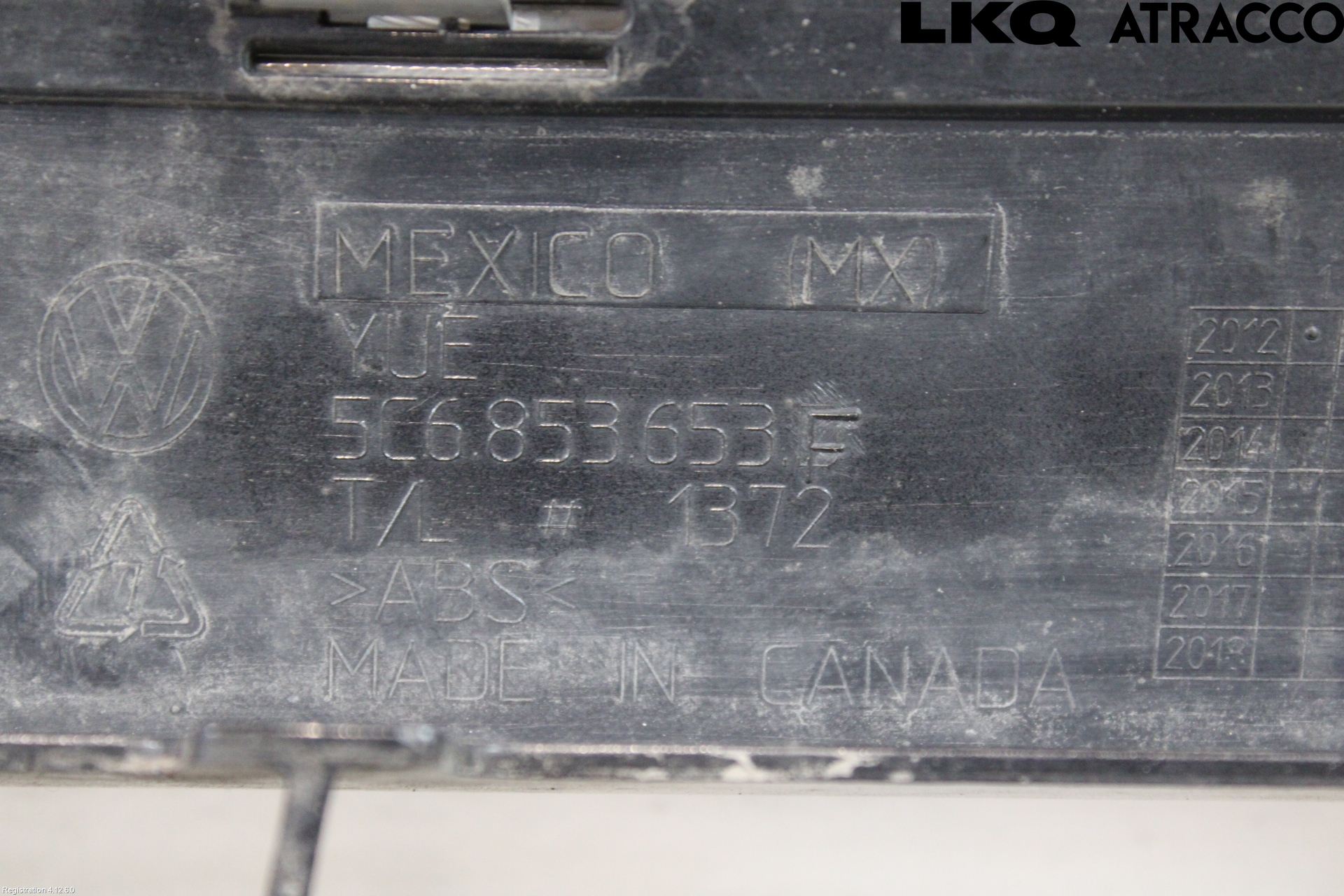Volkswagen VW JETTA VI 11- Grill Komplett