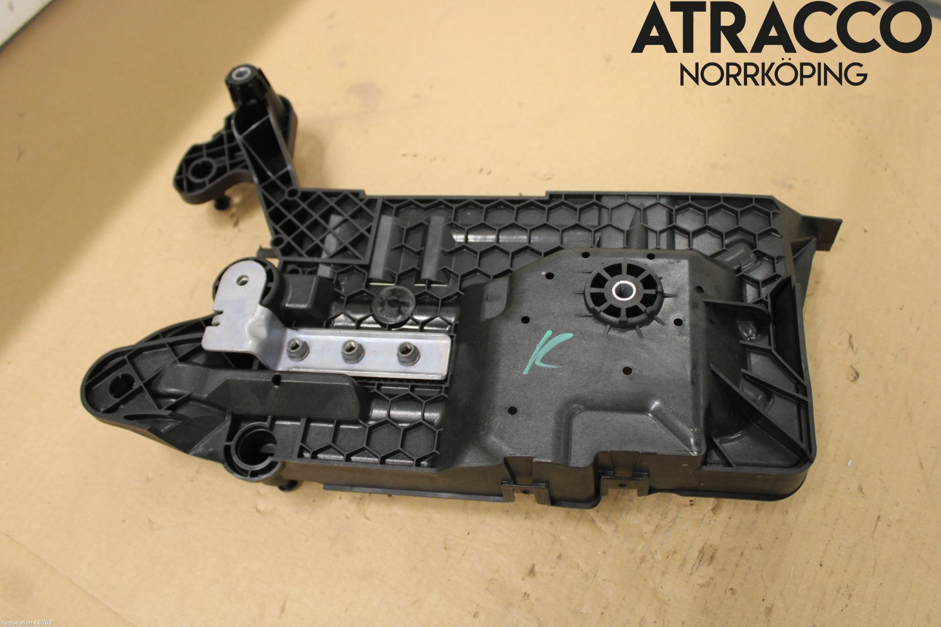 Volkswagen VW GOLF / E-GOLF VIII 20- Batterikasse - Feste - Holder