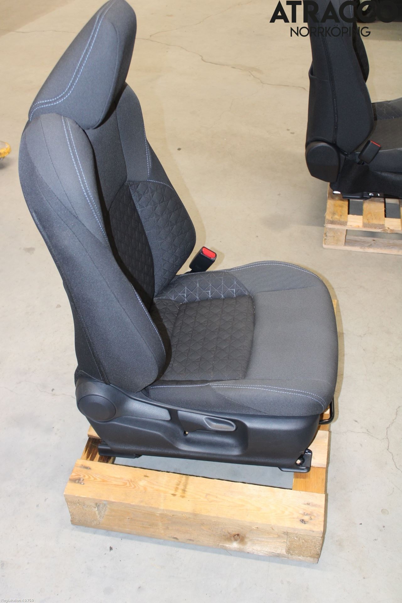 Toyota C-HR 16-23 Innr Sete Foran Høyre