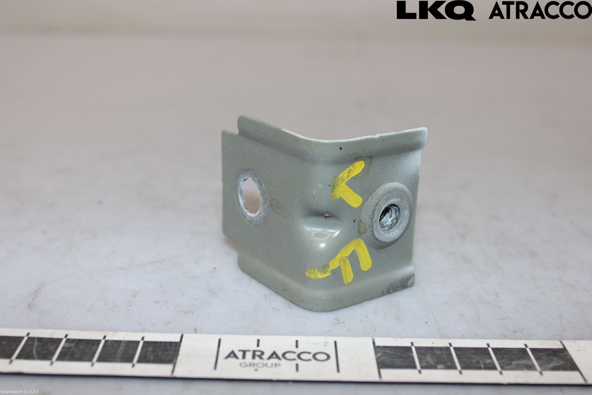 Volkswagen VW PASSAT 15-19 Frontskjermfeste Venstre