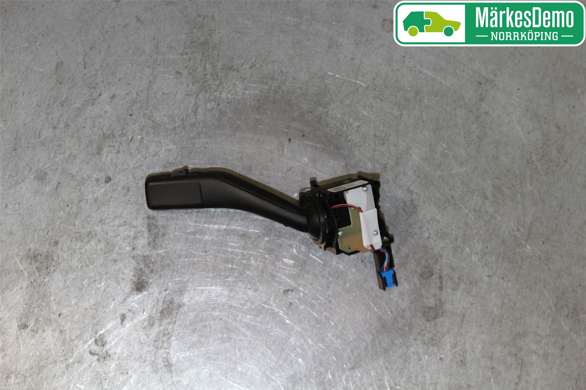 Volkswagen VW GOLF VI 09-13 Bryter Ratt Visker - Spyler