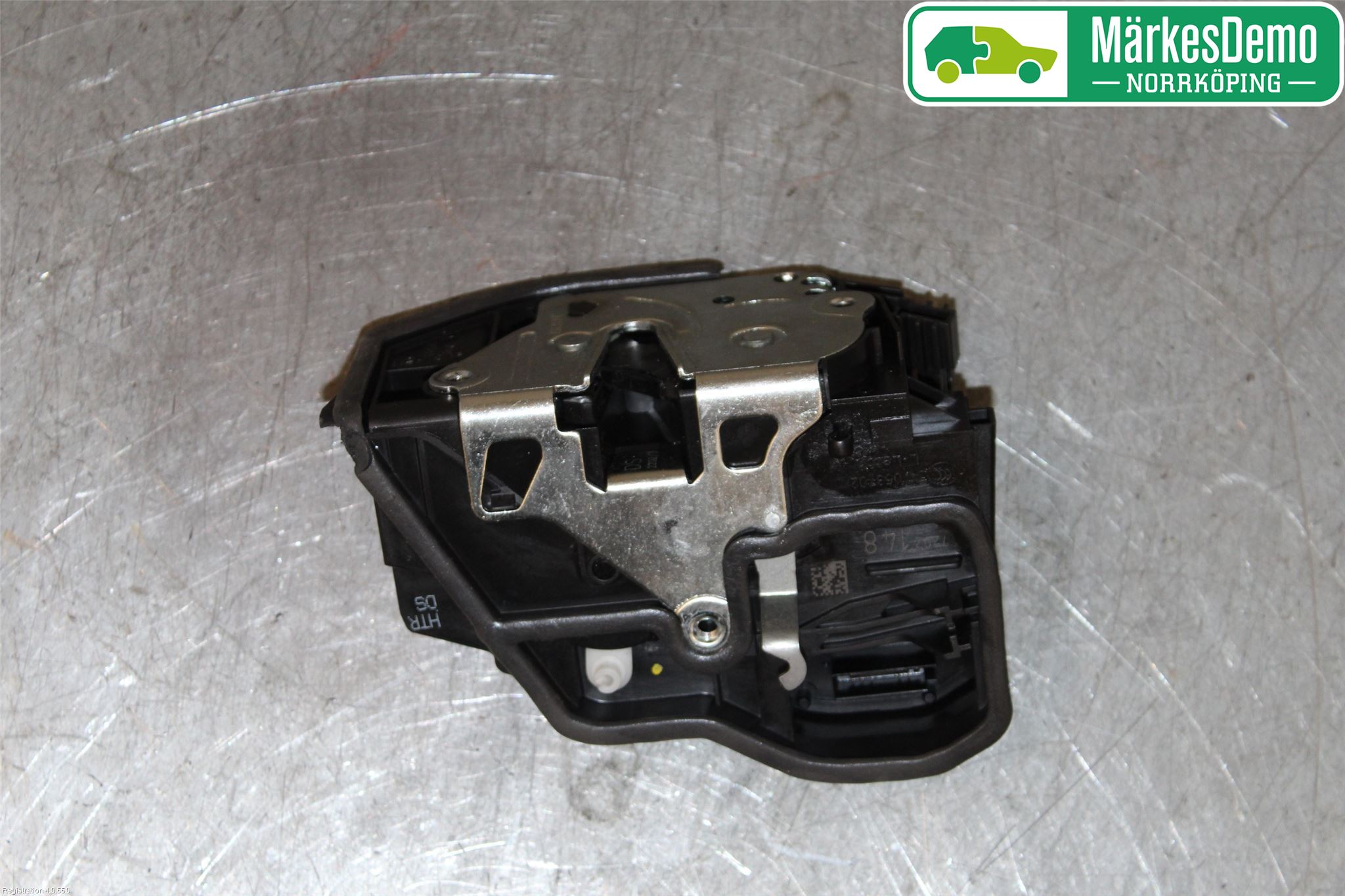 BMW 3 F30/F31/F80 12-19 Dørlås - Låsekasse
