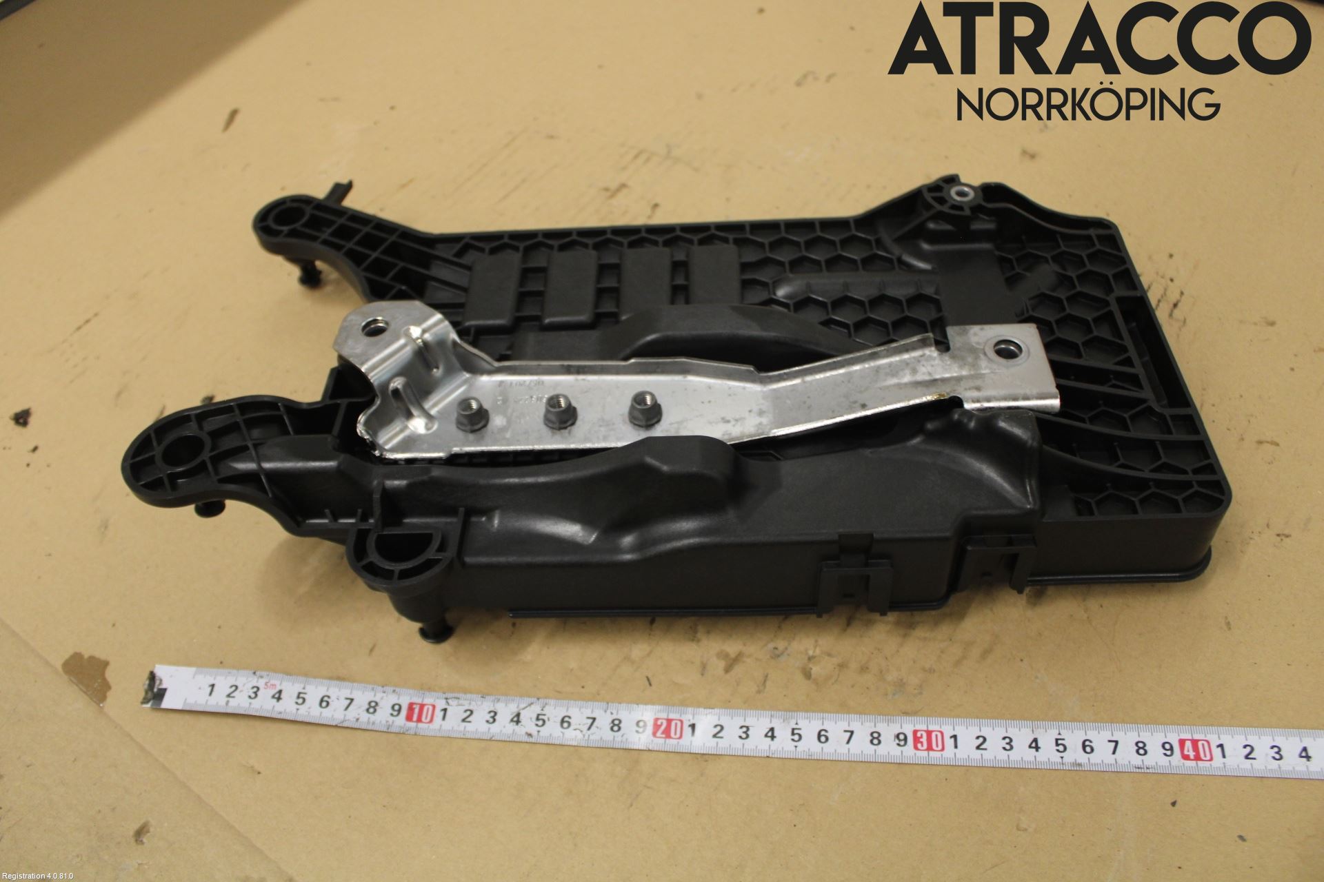 Audi A1 19- Batterikasse - Feste - Holder