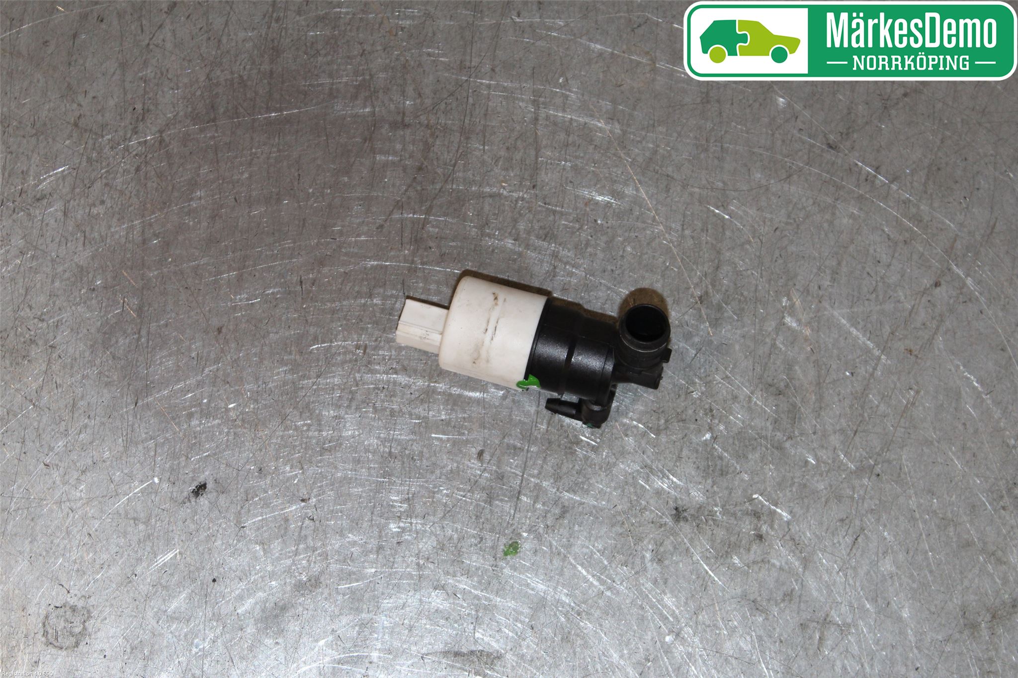 Jaguar XE (X760) 15-24 Spylerpumpe Frontrute