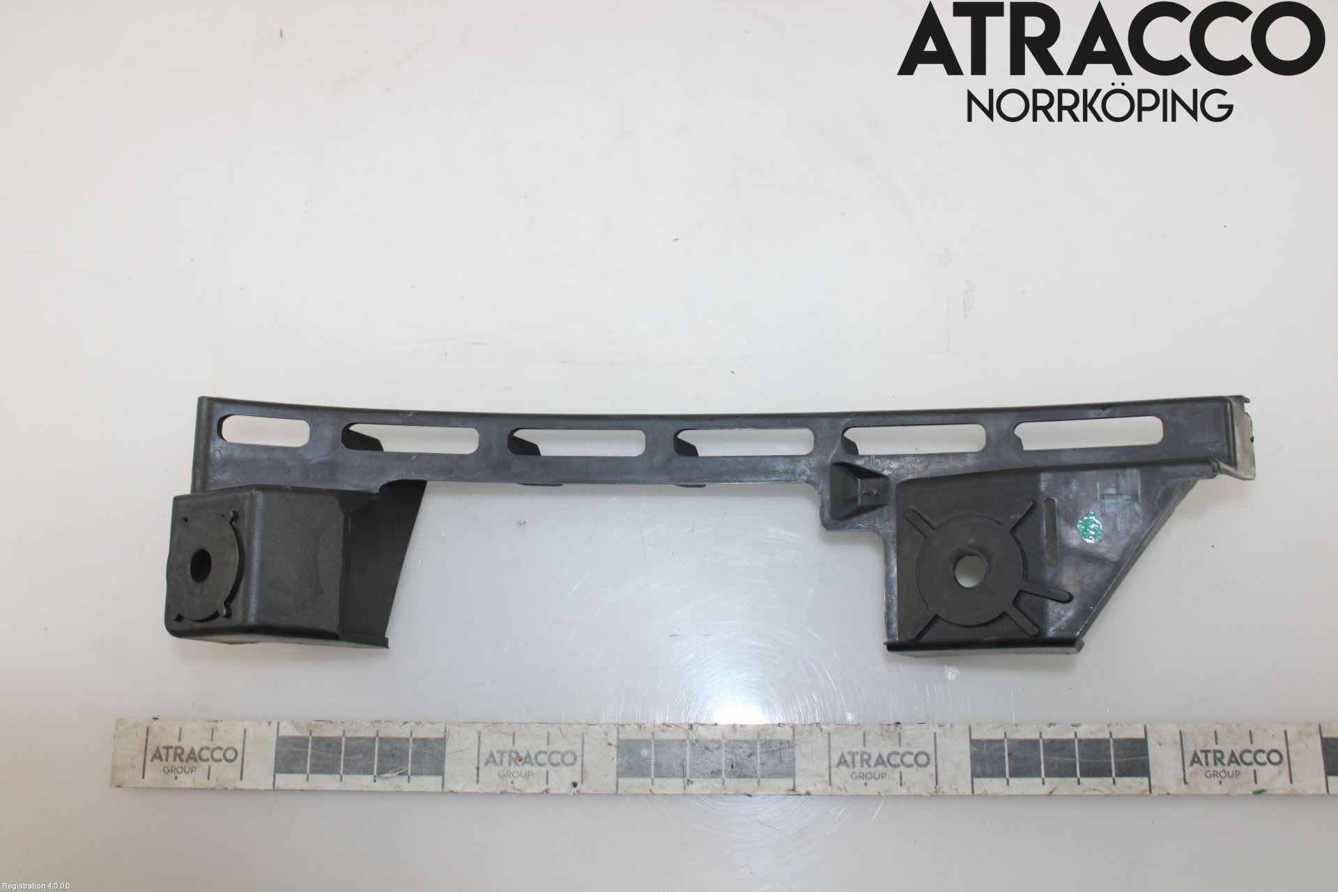 Volkswagen VW CADDY      04-10 Støtfangerfeste Foran Venstre