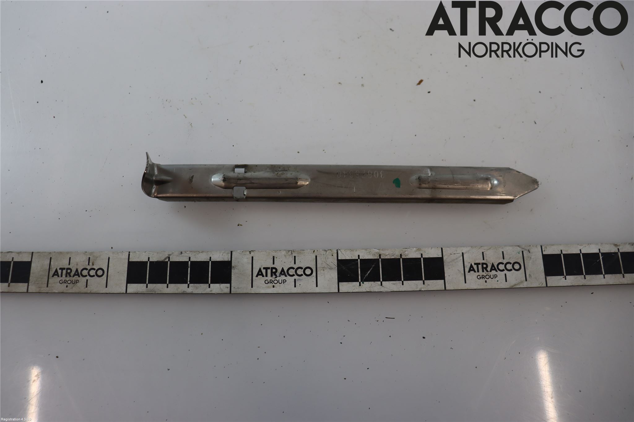 Volvo XC70 08-13 Frontlykt Holder-Feste