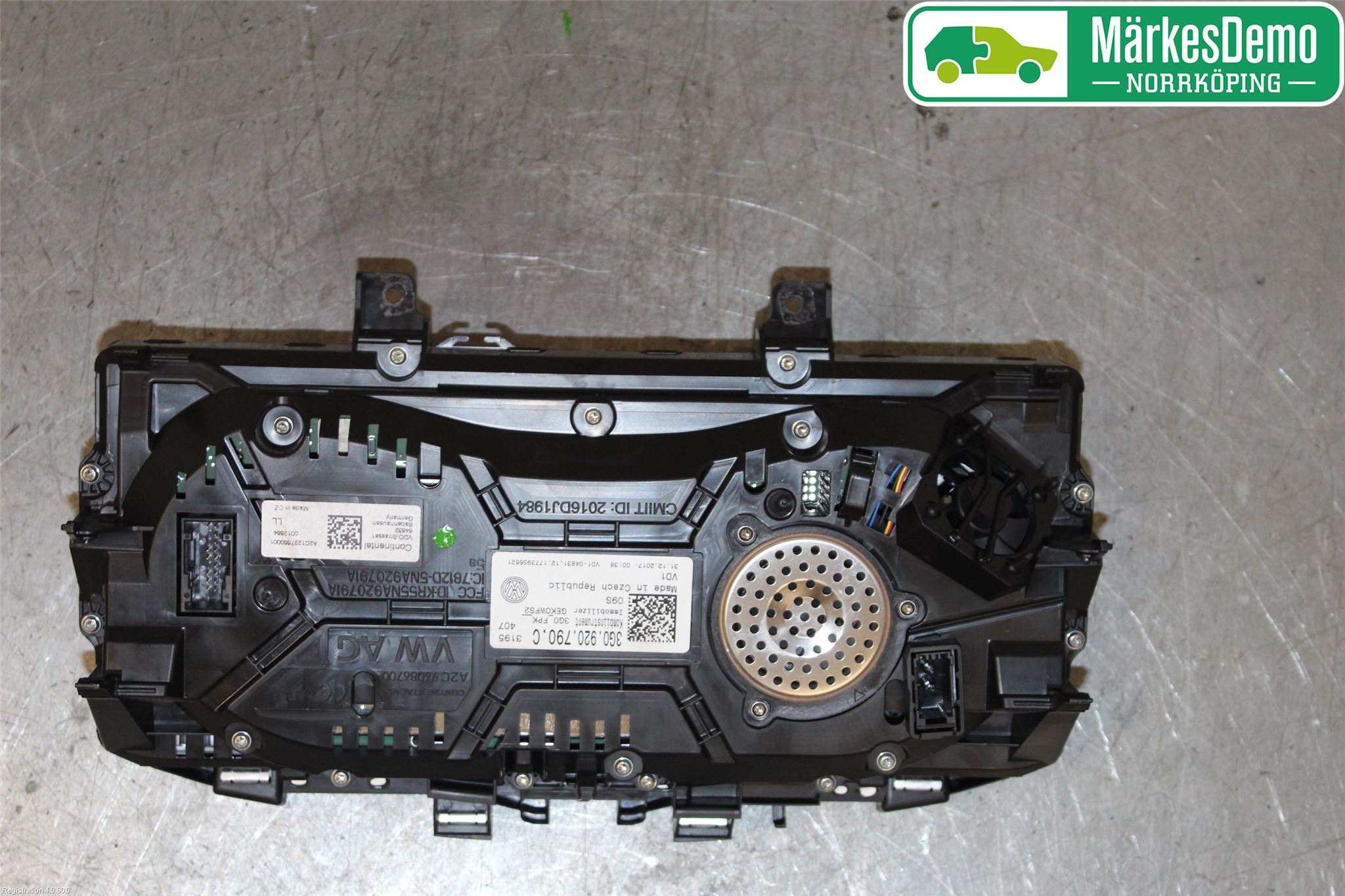 Volkswagen VW PASSAT 15-19 Instr Kombinert