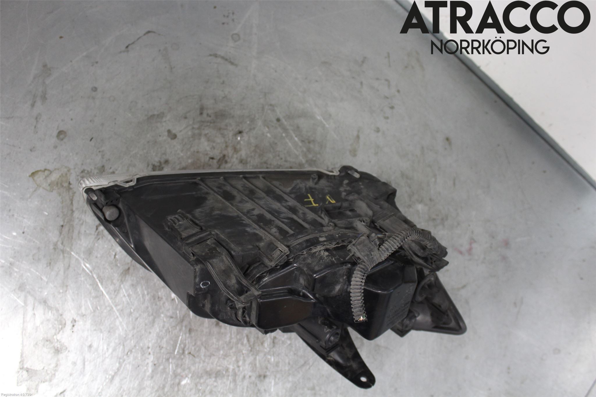 Ford FOCUS     04-07 Frontlykt Venstre