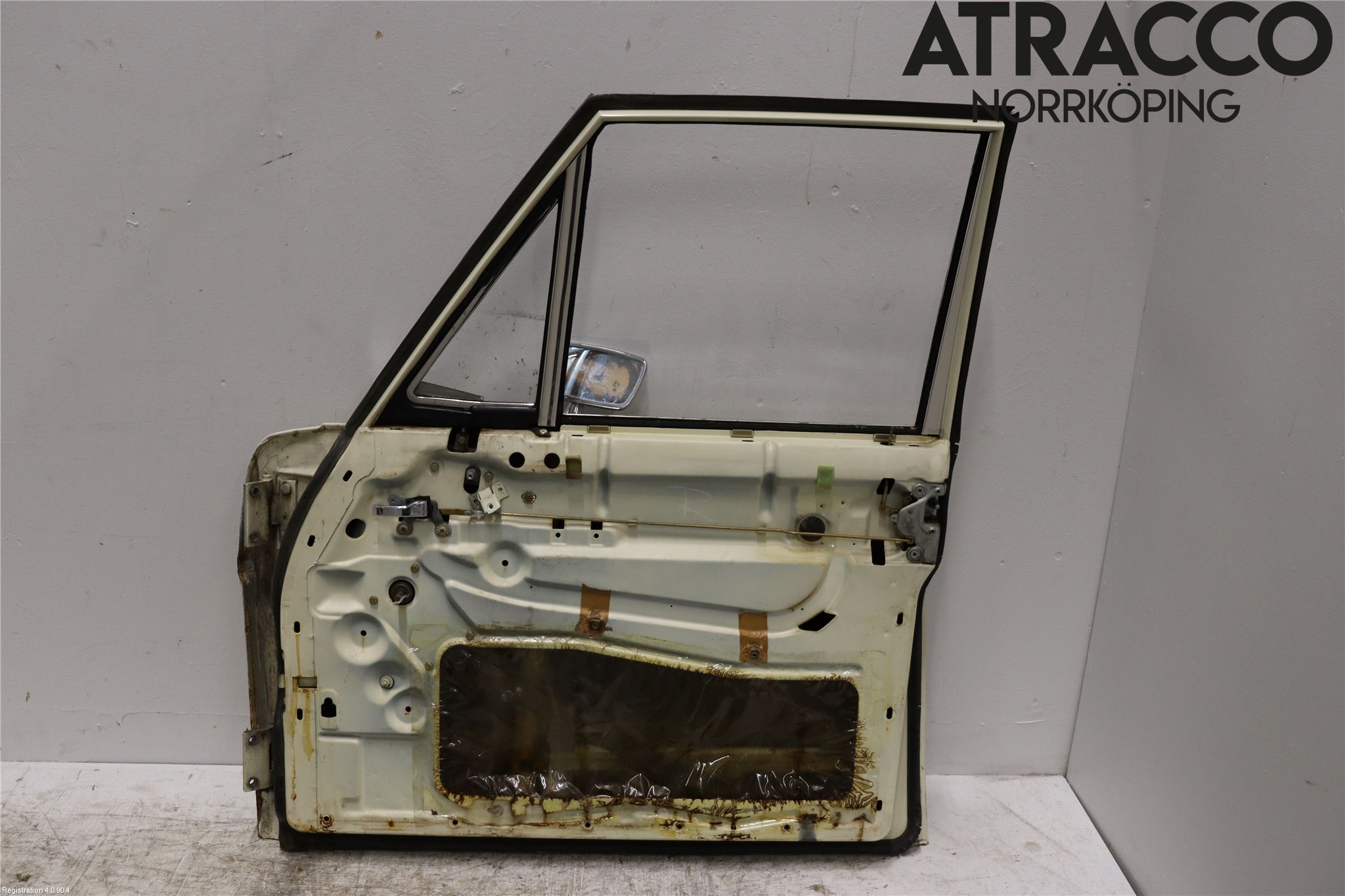 Mercedes-Benz MB COMPAKT  (W115) 68-76 Dør 4D Foran Høyre