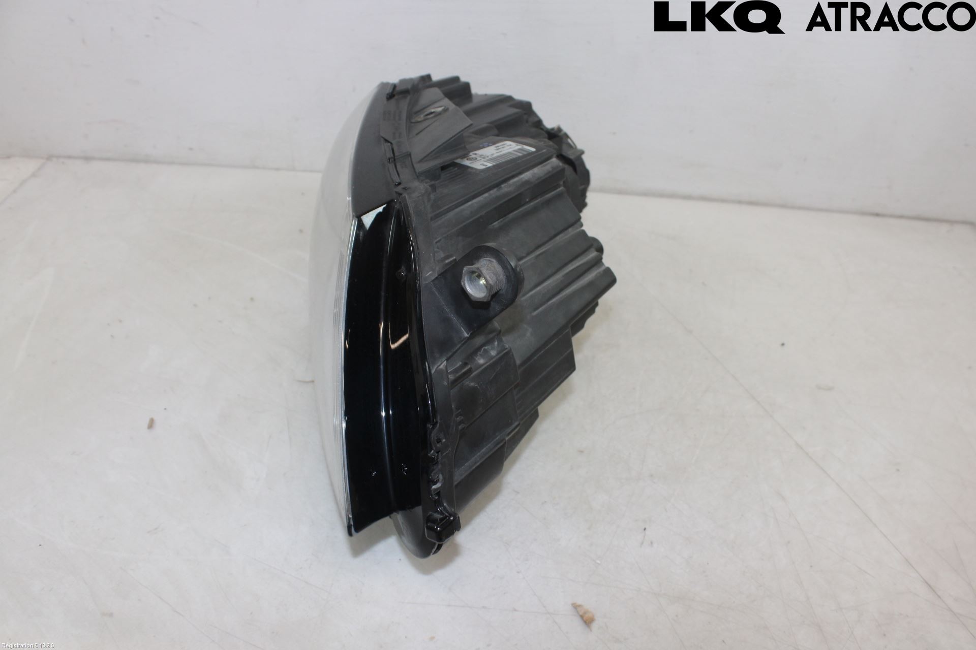Volkswagen VW PASSAT 11-14 Frontlykt Høyre