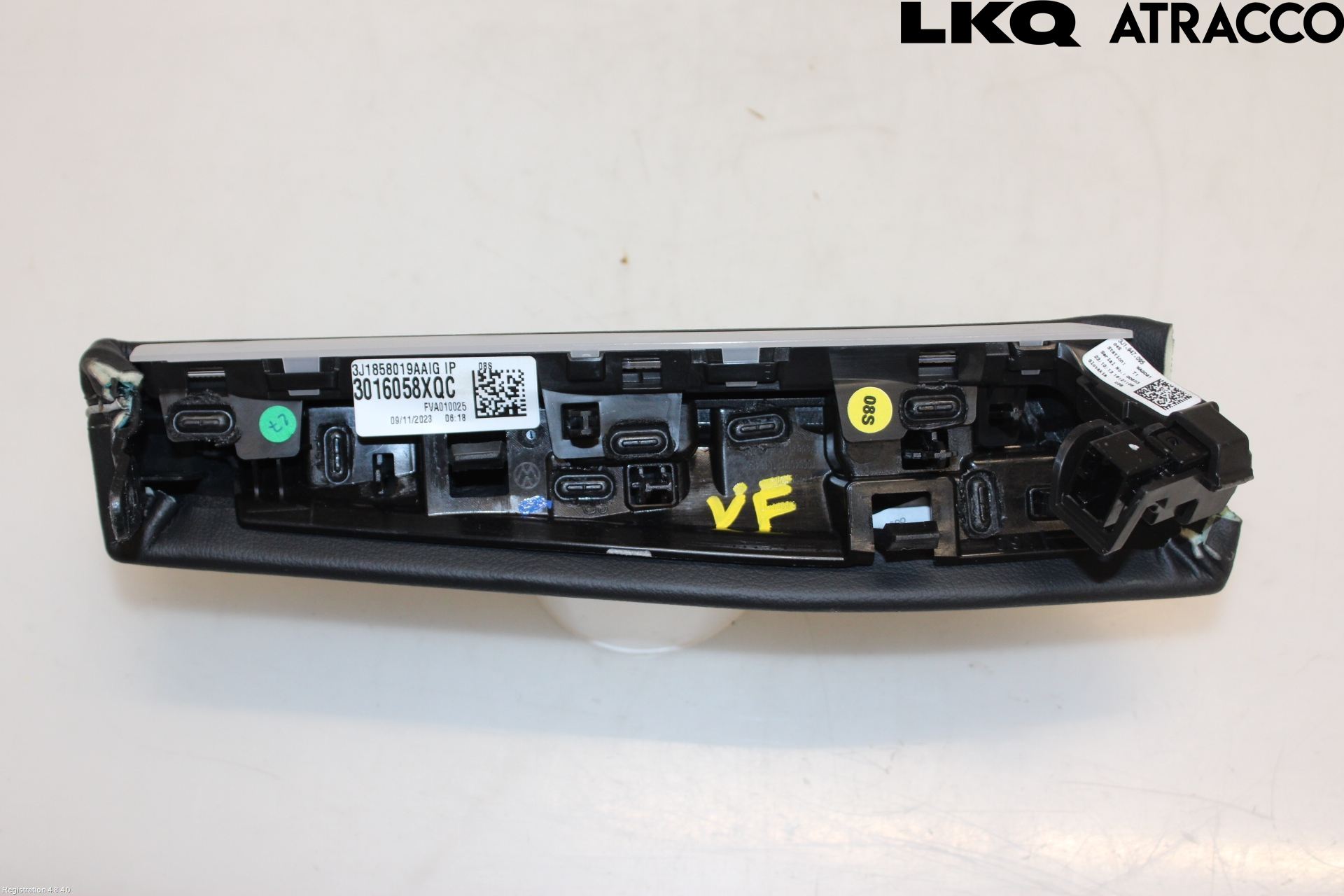 Volkswagen VW PASSAT 24- Innr Dekor Instrbord