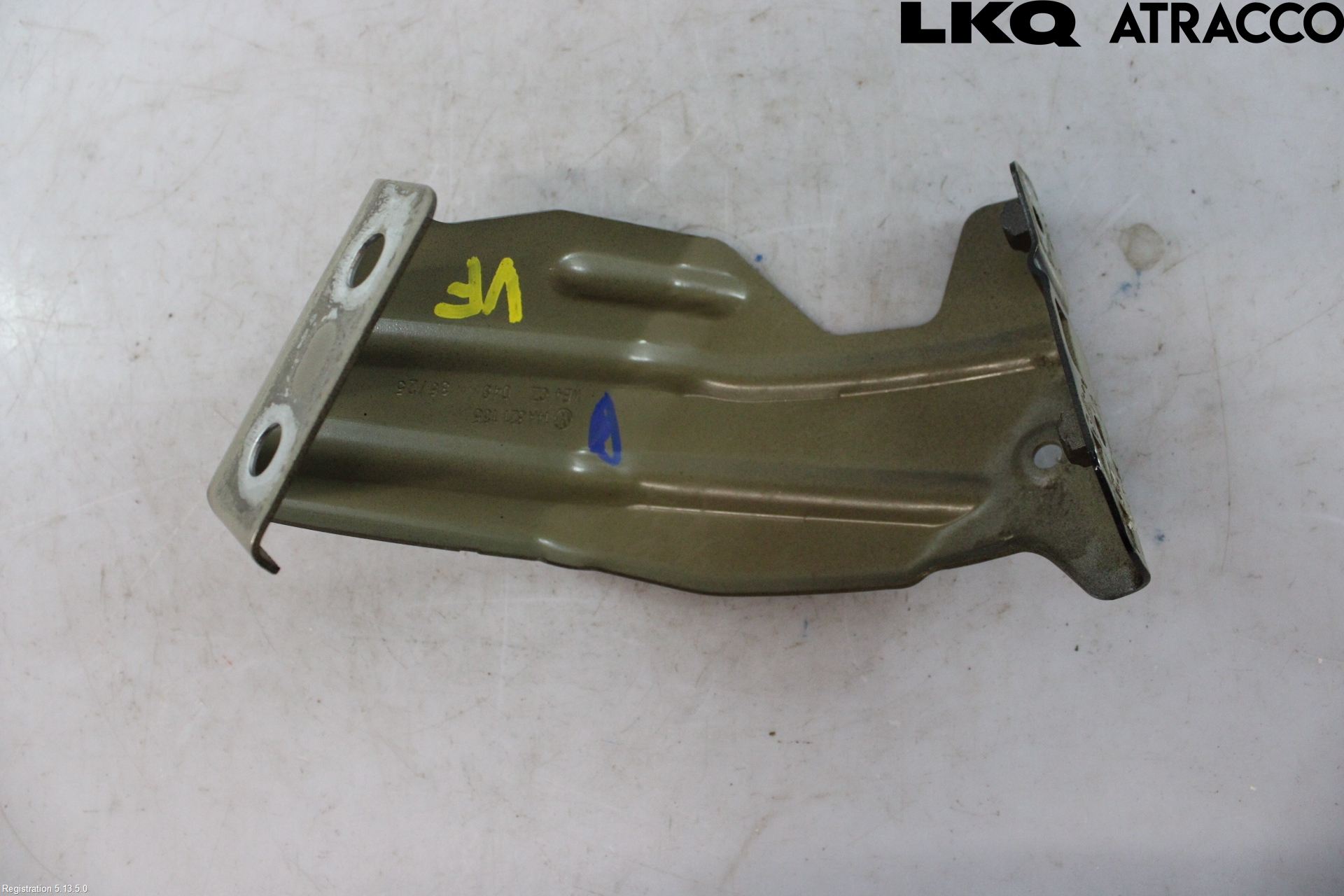 Volkswagen VW ID.7/TOURER 24- Frontskjermfeste Venstre