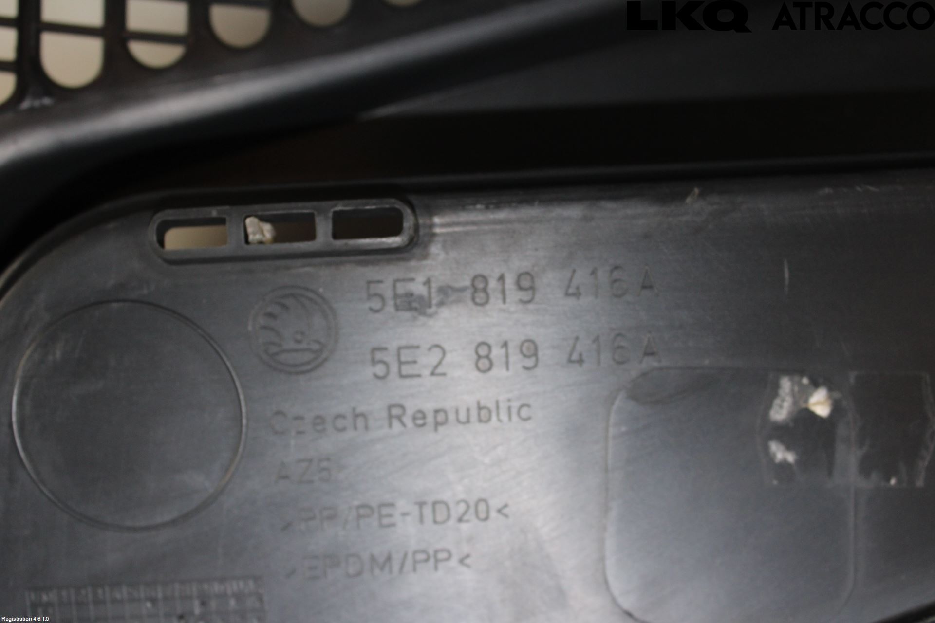 Skoda OCTAVIA (5E) 13-20 Visker Deksel-Grill-Under Frr