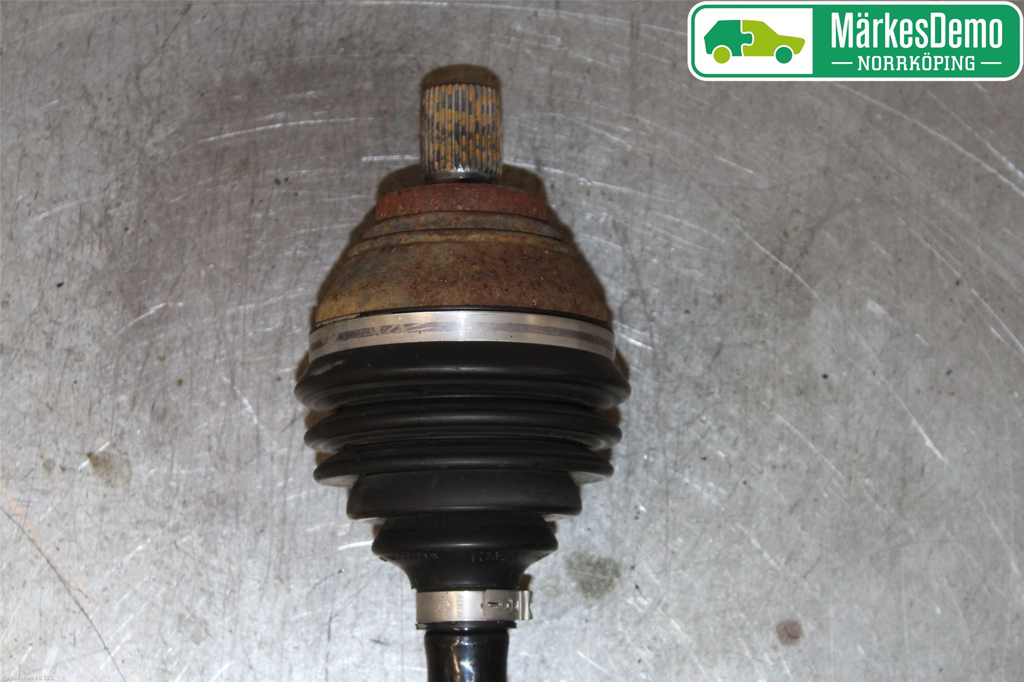 Volkswagen VW PASSAT 11-14 Drivaksel Foran Kompl Høyre