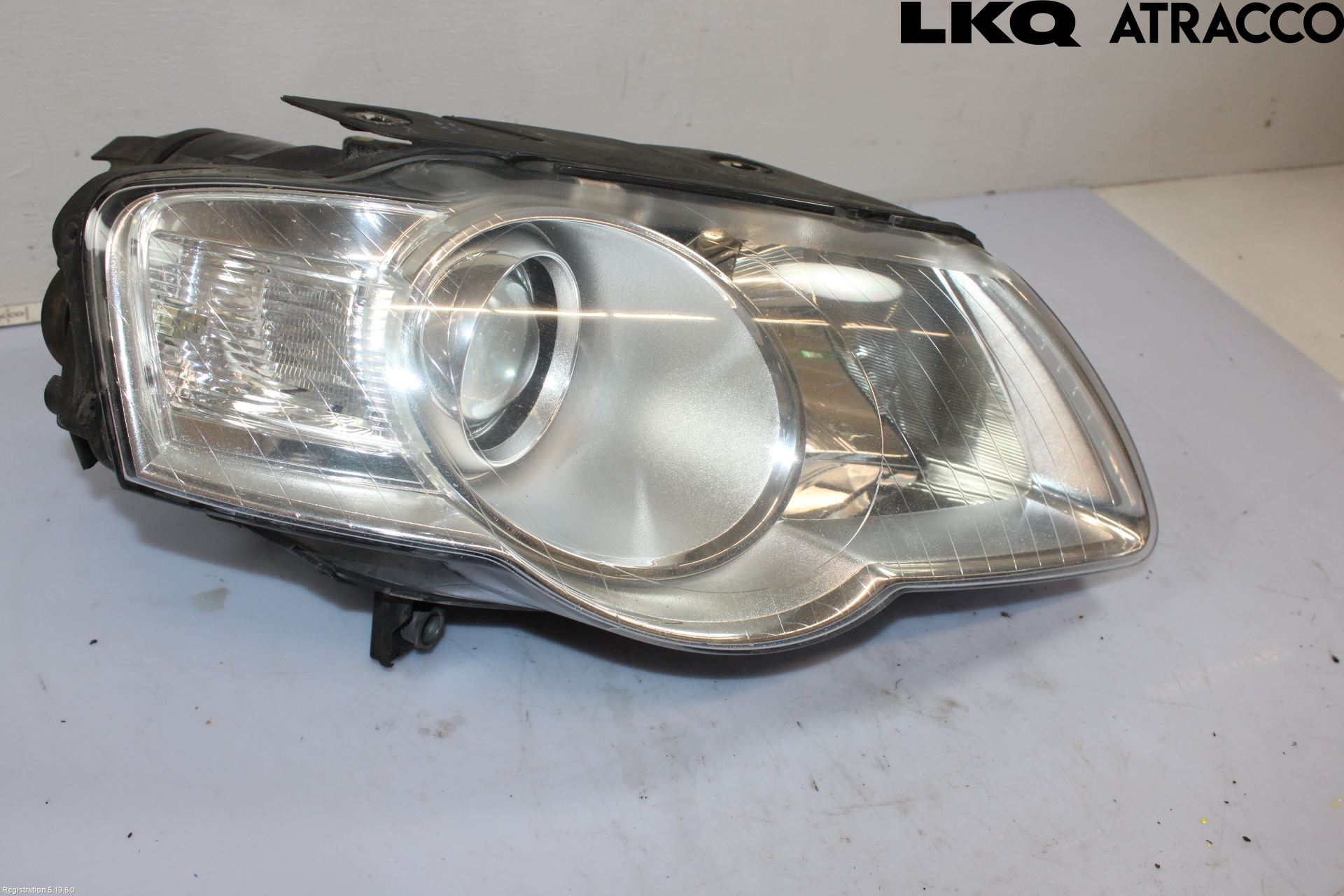 Volkswagen VW PASSAT 05-11 Frontlykt Høyre