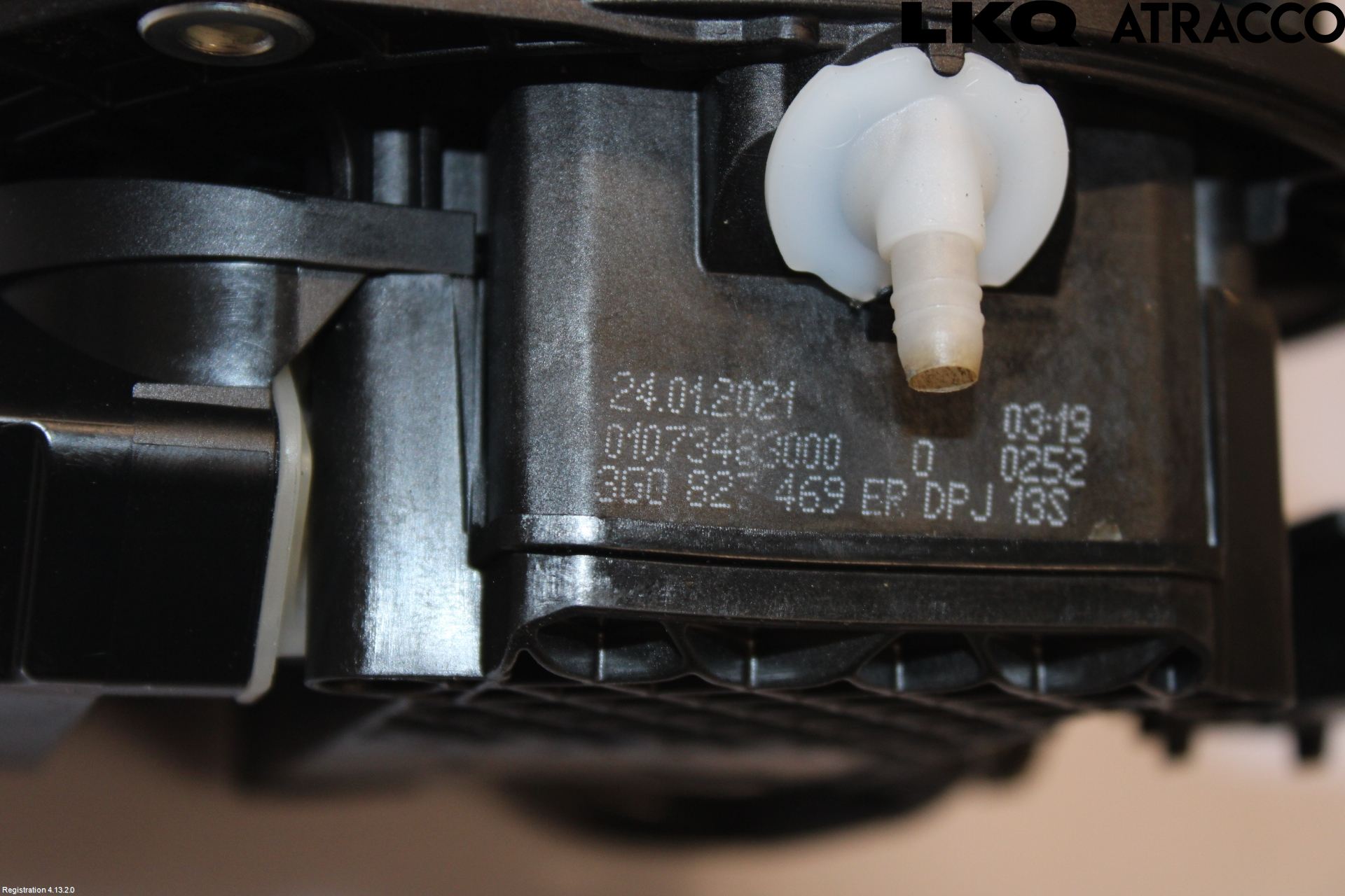 Volkswagen VW PASSAT 20-24 Bakluke Handtak Ytre