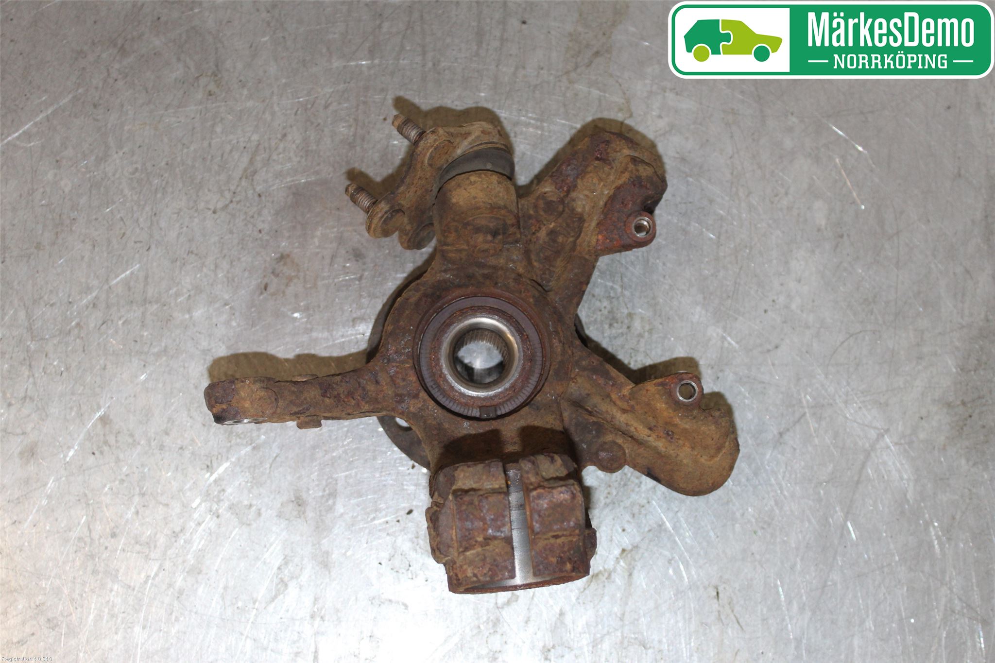 Volkswagen VW POLO 10-17 Spindel Hf
