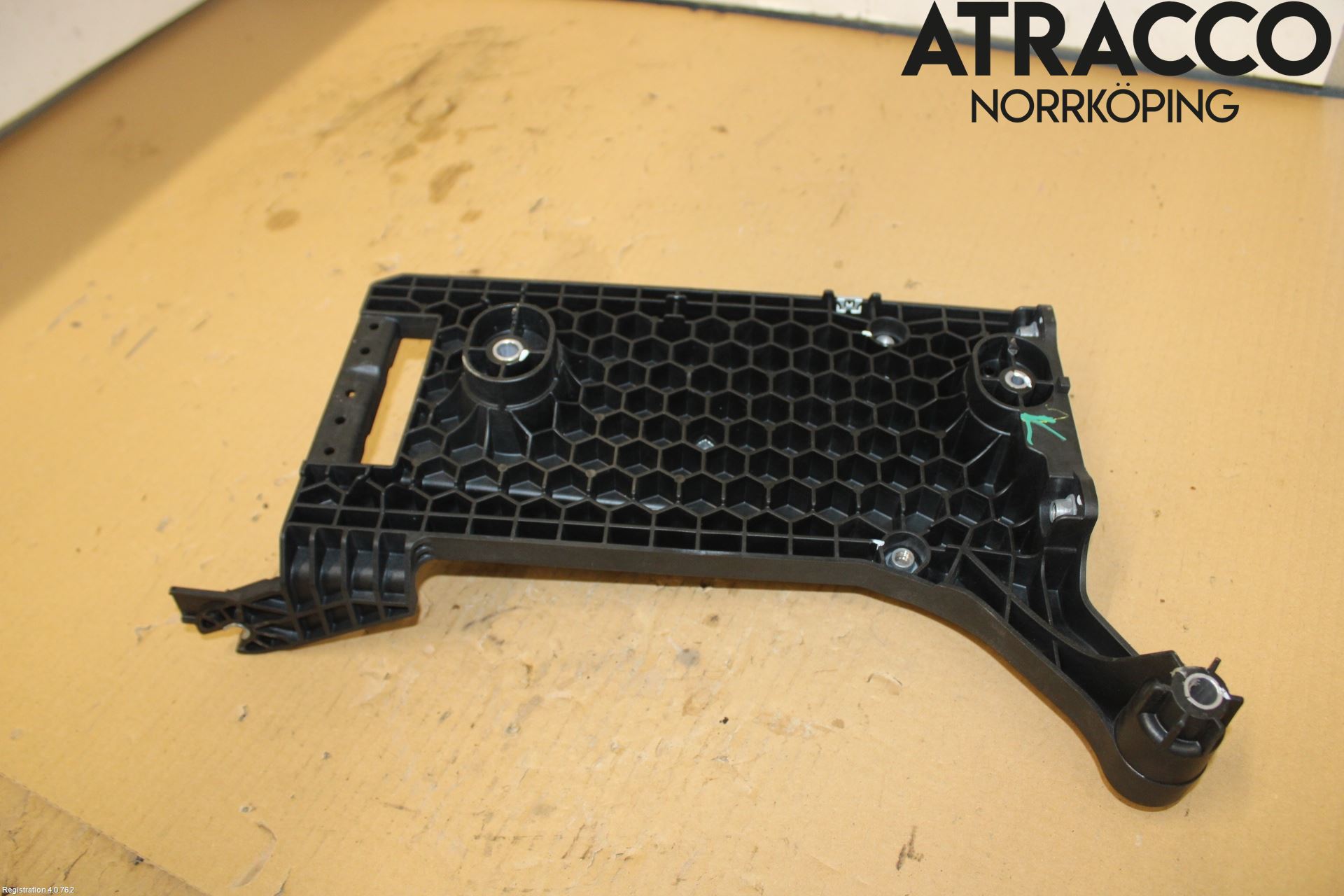 Volkswagen VW PASSAT 20-24 Batterikasse - Feste - Holder