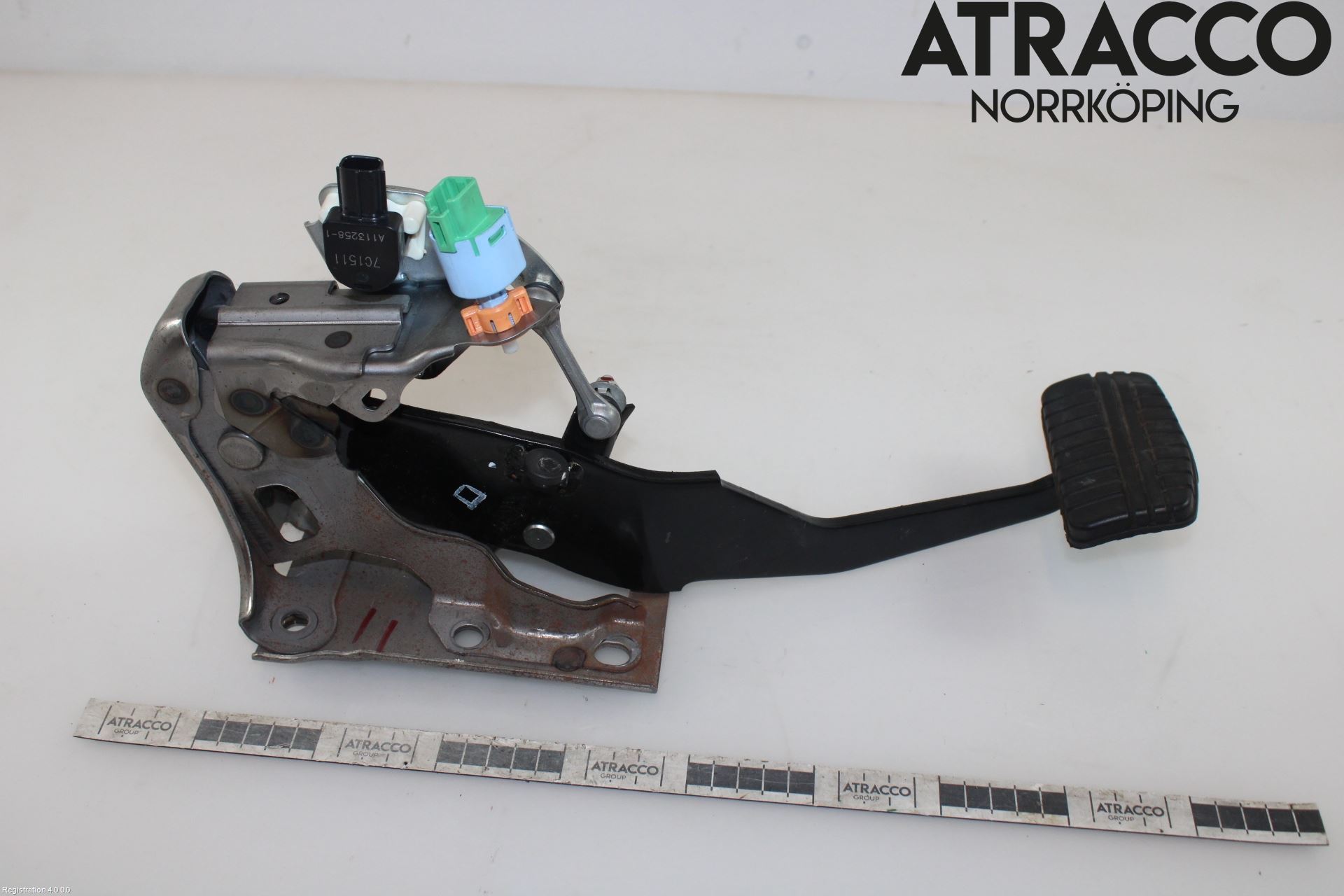 Mitsubishi OUTLANDER 13-21 Bremsepedal