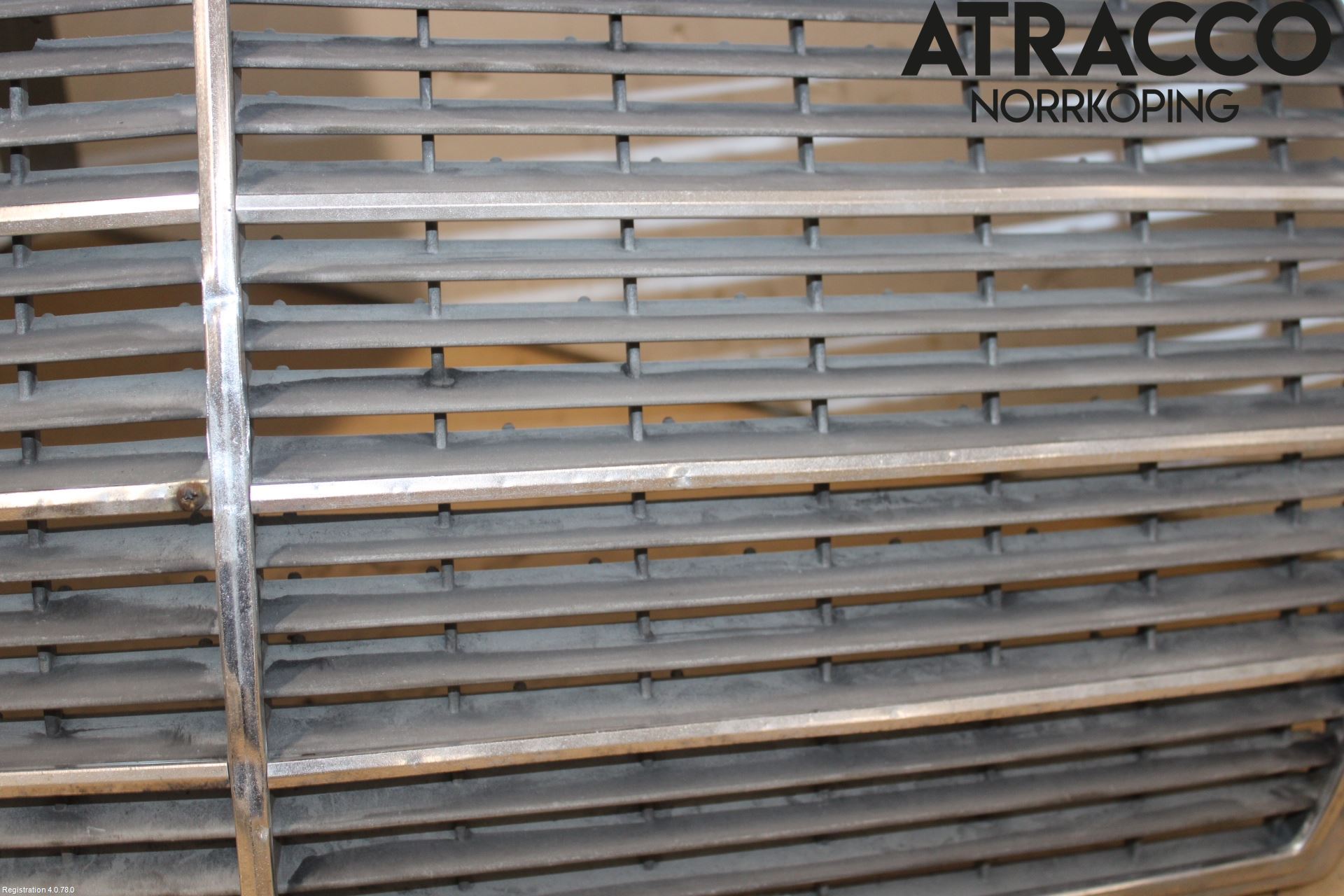 Mercedes-Benz MB 200-300  (W123) 76-86 Grill Komplett