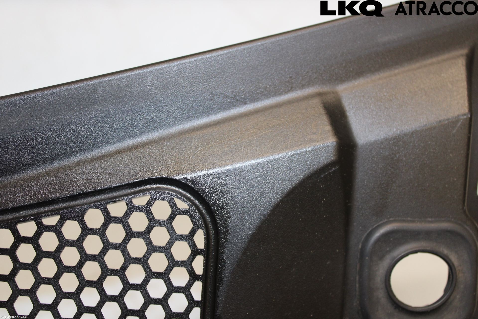 Volvo V40 CROSS COUNTRY 13-19 Visker Deksel-Grill-Under Frr