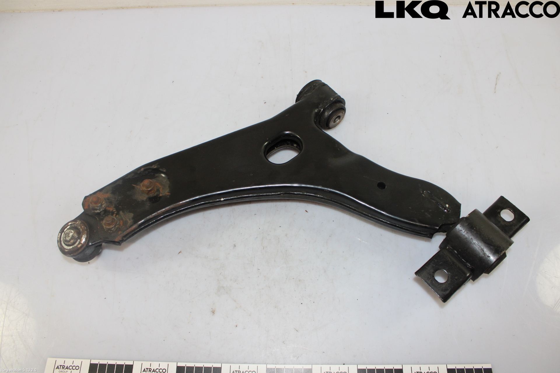 Ford FOCUS     99-04 Bærearm Foran Høyre Nedre
