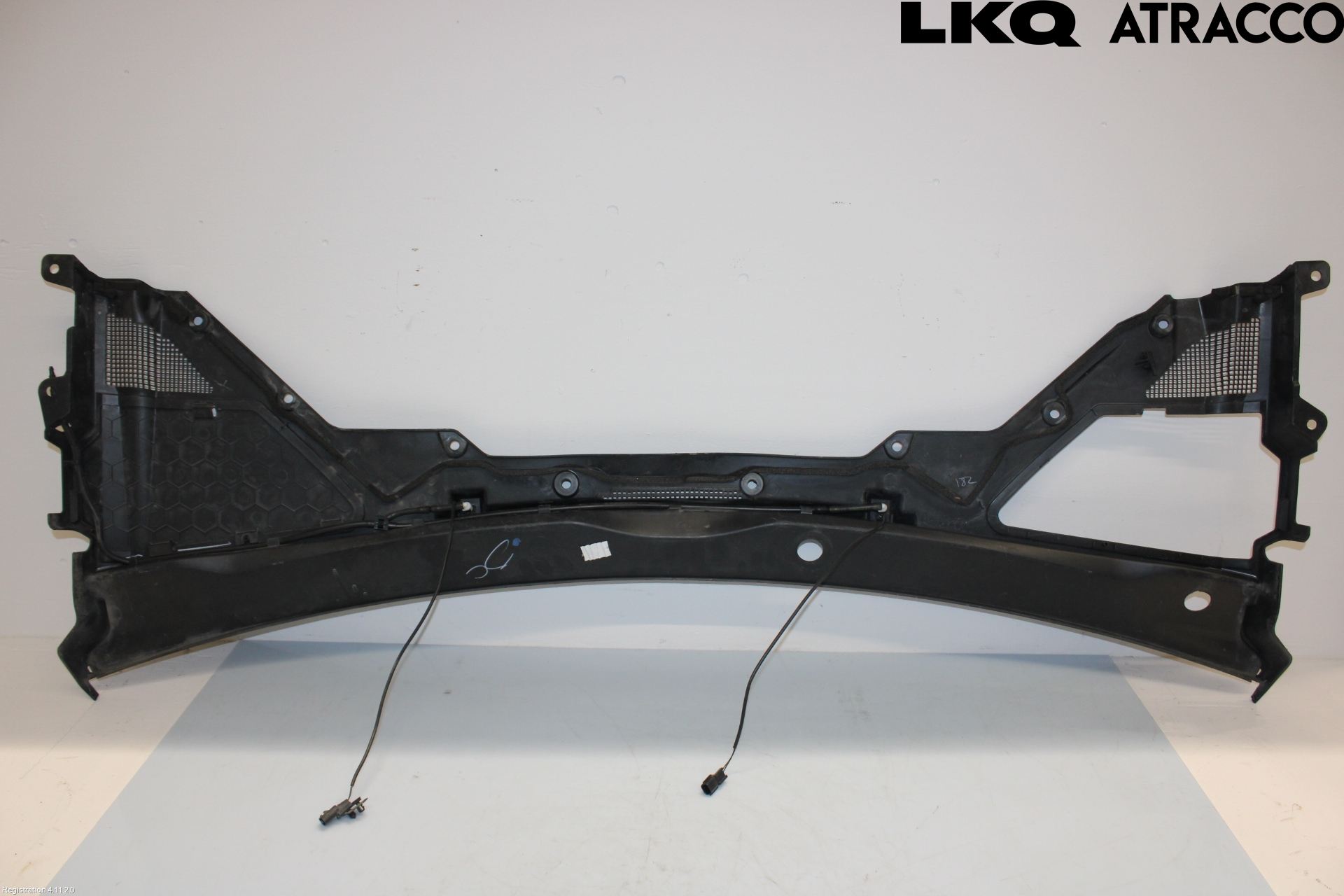 Jaguar XE (X760) 15-24 Visker Deksel-Grill-Under Frr