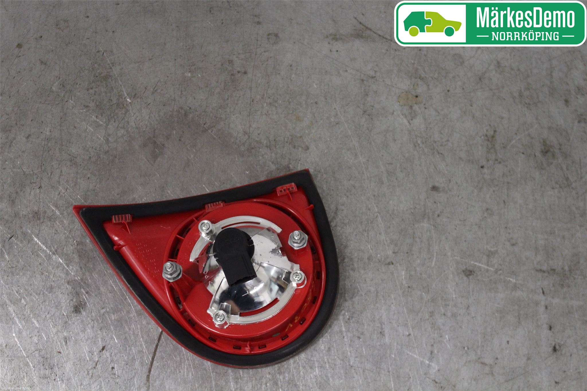 Volkswagen VW GOLF V 04-09 Baklykt Venstre  På Luke(Indre
