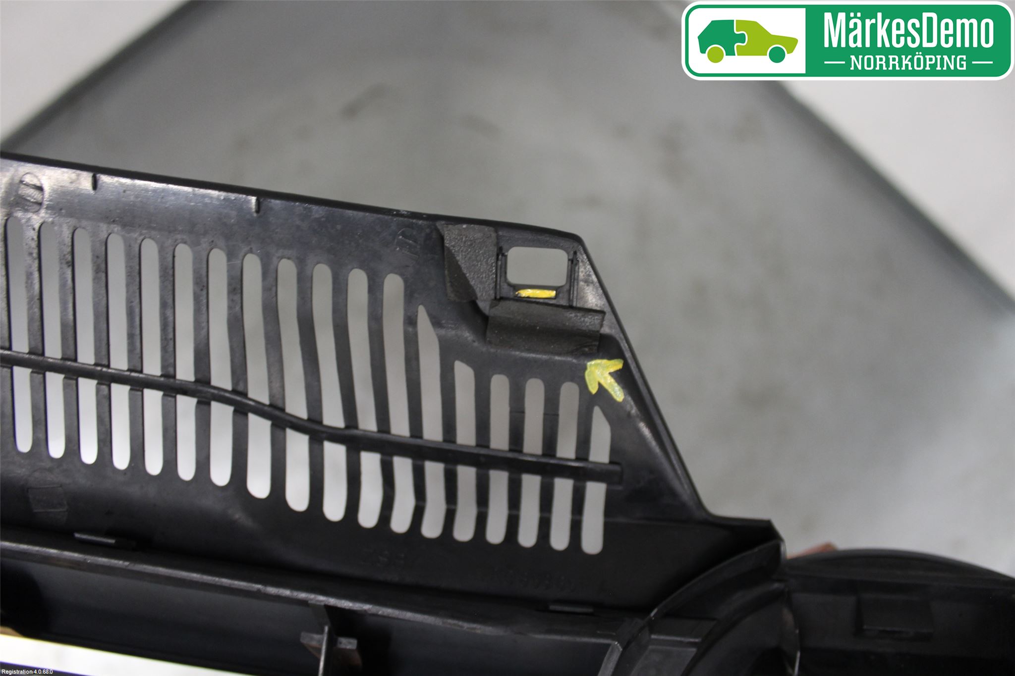 Volkswagen VW GOLF V 04-09 Grill Komplett