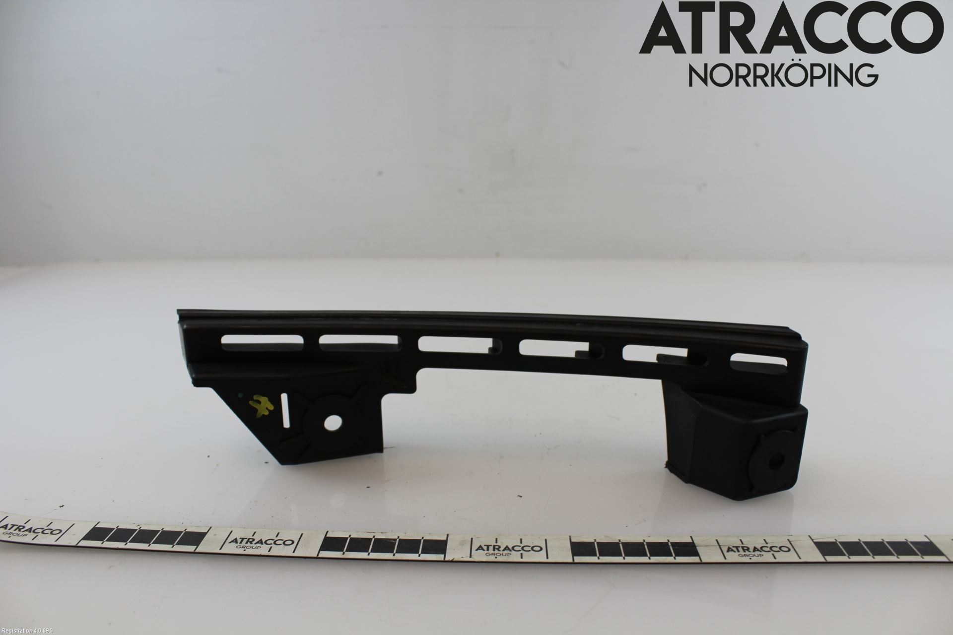 Volkswagen VW CADDY      04-10 Støtfangerfeste Foran Høyre