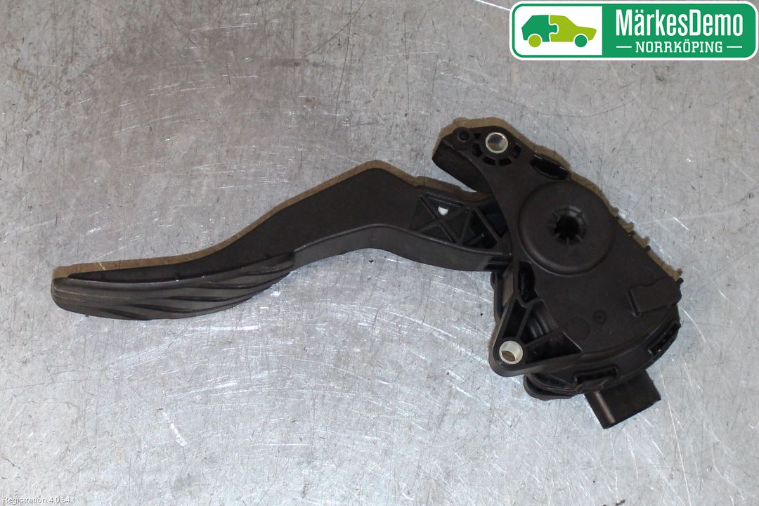 Nissan QASHQAI 14-17 Gasspedal
