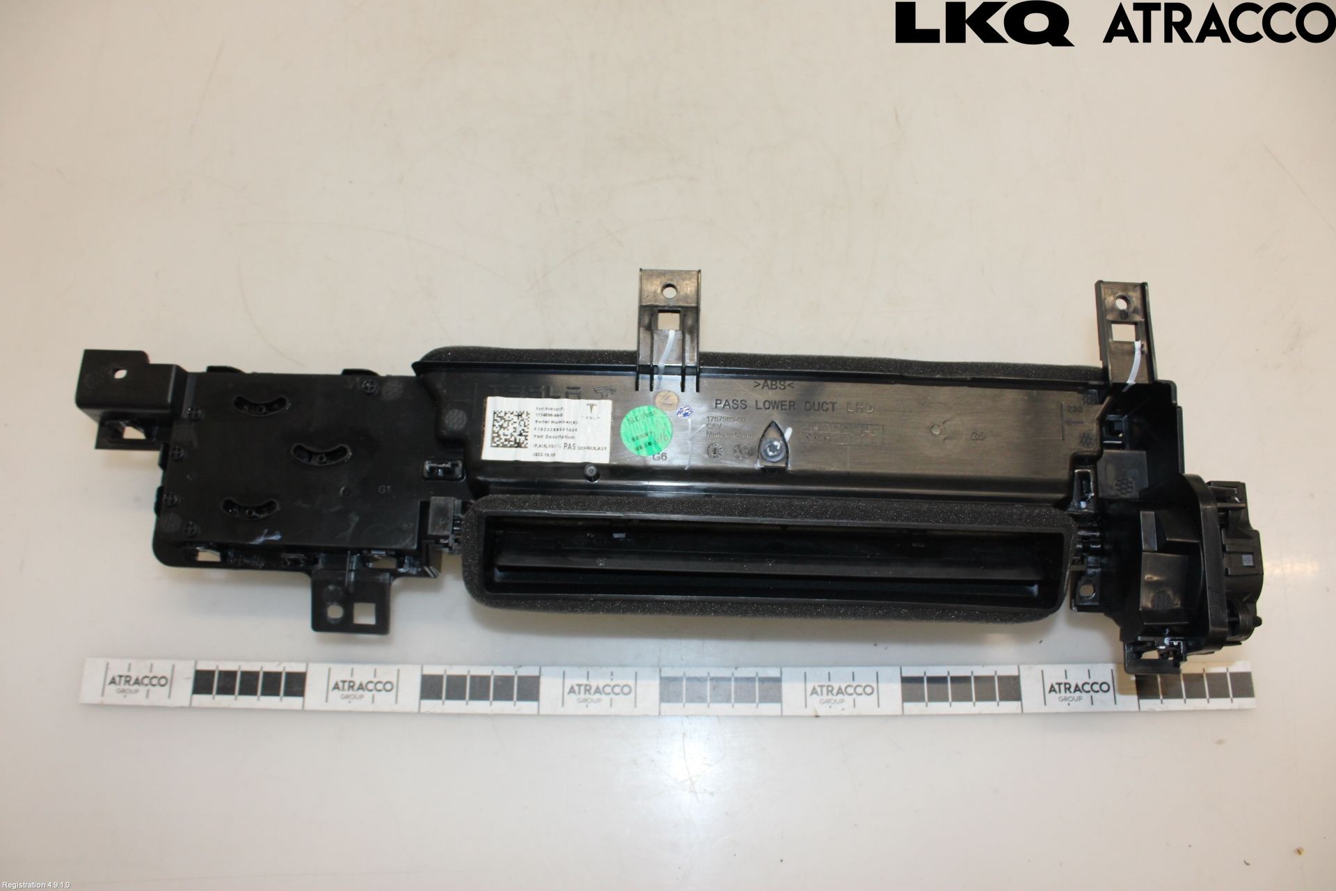 Tesla MODEL 3 17- Dashbord Kanal - Dyse