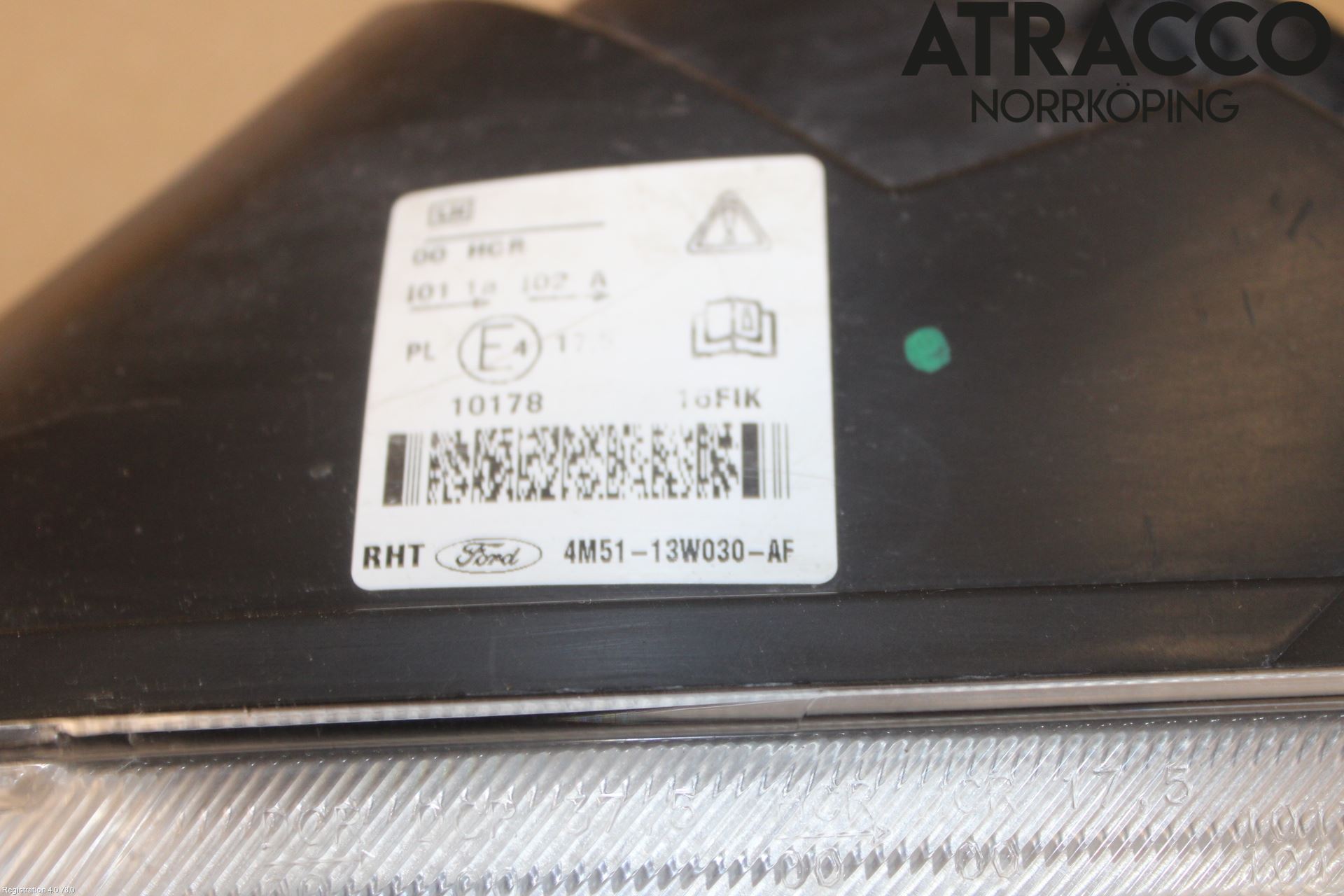 Ford FOCUS     04-07 Frontlykt Venstre
