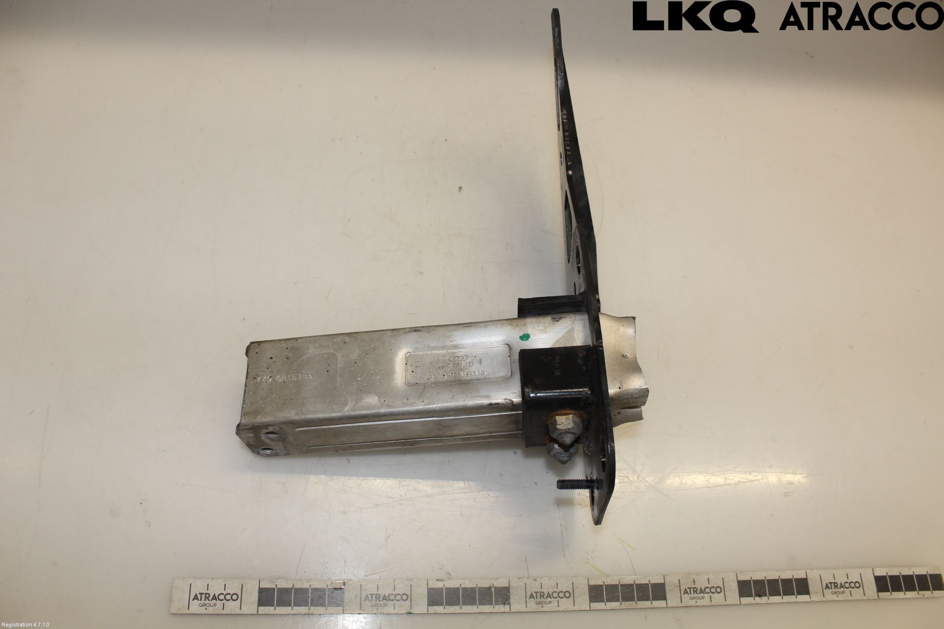 Audi A6/S6     05-11 Støtfanger Foran Feste